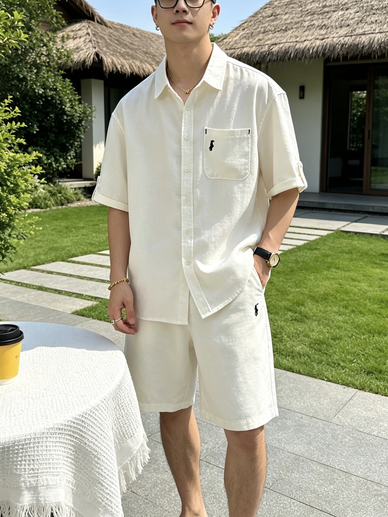 NO:858941,POLO RALPH LAUREN linen-textured short-sleeved shirt. Core highlights. Available in two colors: refreshing off-white, versatile and clean, and navy blue, low-key and calm. Suitable for daily commuting, leisure travel, light business and other scenes. Exquisite pony logo embroidery on the chest pocket, low-key details highlight the brand style, full of recognition. Breathable linen blend fabric, with its own texture, the upper body is comfortable and skin-friendly, has a good drape feeling, is not easy to wrinkle and deform, and takes both texture and practicality into account.  Lapel + single-breasted design, adjustable hems on the cuffs, pleated back design to increase movement space, loose fit and not tight, can be easily matched with T-shirts, casual pants, and shorts. Size S-2XL Price, loro piana, shorts, shirts, T-shirt, tees, t-shirt,19860909POLO RALPH LAUREN 拉夫劳伦 亚麻质感短袖衬衫  核心亮点 双色可选清爽米白百搭干净、藏青低调沉稳,适配日常通勤、休闲出行、轻商务等多种场景穿搭 胸前口袋精致小马标刺绣,细节低调彰显品牌格调,辨识度拉满 透气亚麻混纺面料,自带肌理感,上身舒适亲肤,垂坠感好,不易皱变形,兼顾质感与实用性 翻领+单排扣设计,袖口可调节卷边,后背褶裥设计增加活动空间,版型宽松不紧绷,搭配T恤、休闲裤、短裤都能轻松驾驭 尺码S-2XL 价格,,loro piana,shorts,shirts,T-shirt,tees，t-shirt,,Men's clothing
