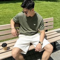 普拉达(PRADA)圆领三角标针织短袖T恤尺码M-3XL|▫ 麻灰绿/燕麦米两色可选,低饱和色调不挑肤色 普拉达(PRADA)圆领三角标针织短袖T恤尺码M-3XL|▫ 麻灰绿/燕麦米两色可选,低饱和色调不挑肤色
