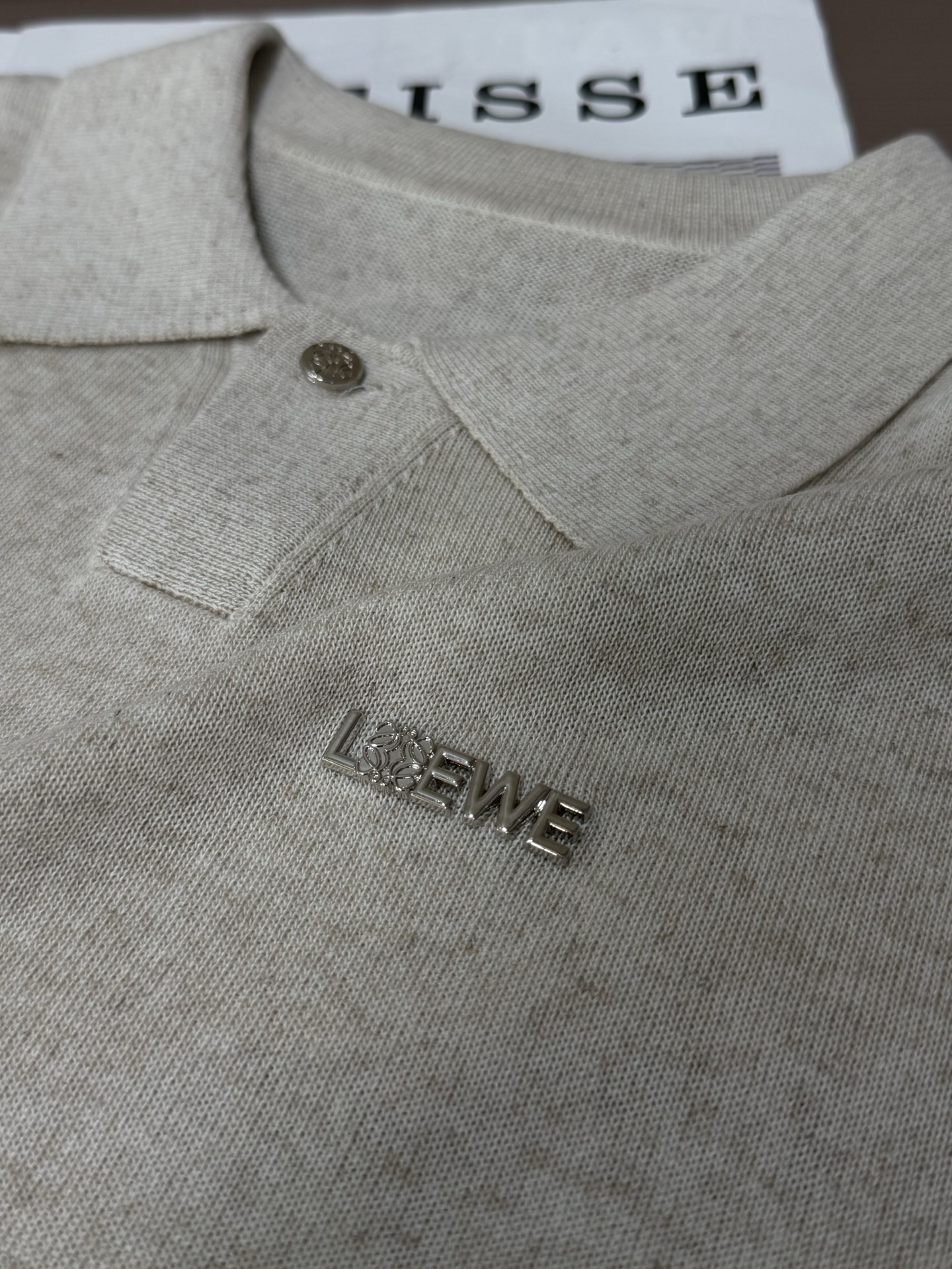 罗意威(LOEWE)针织Polo短袖T恤尺码M-3XL｜▫ 深棕/燕麦米两色可选，低饱和色调适配度高，可