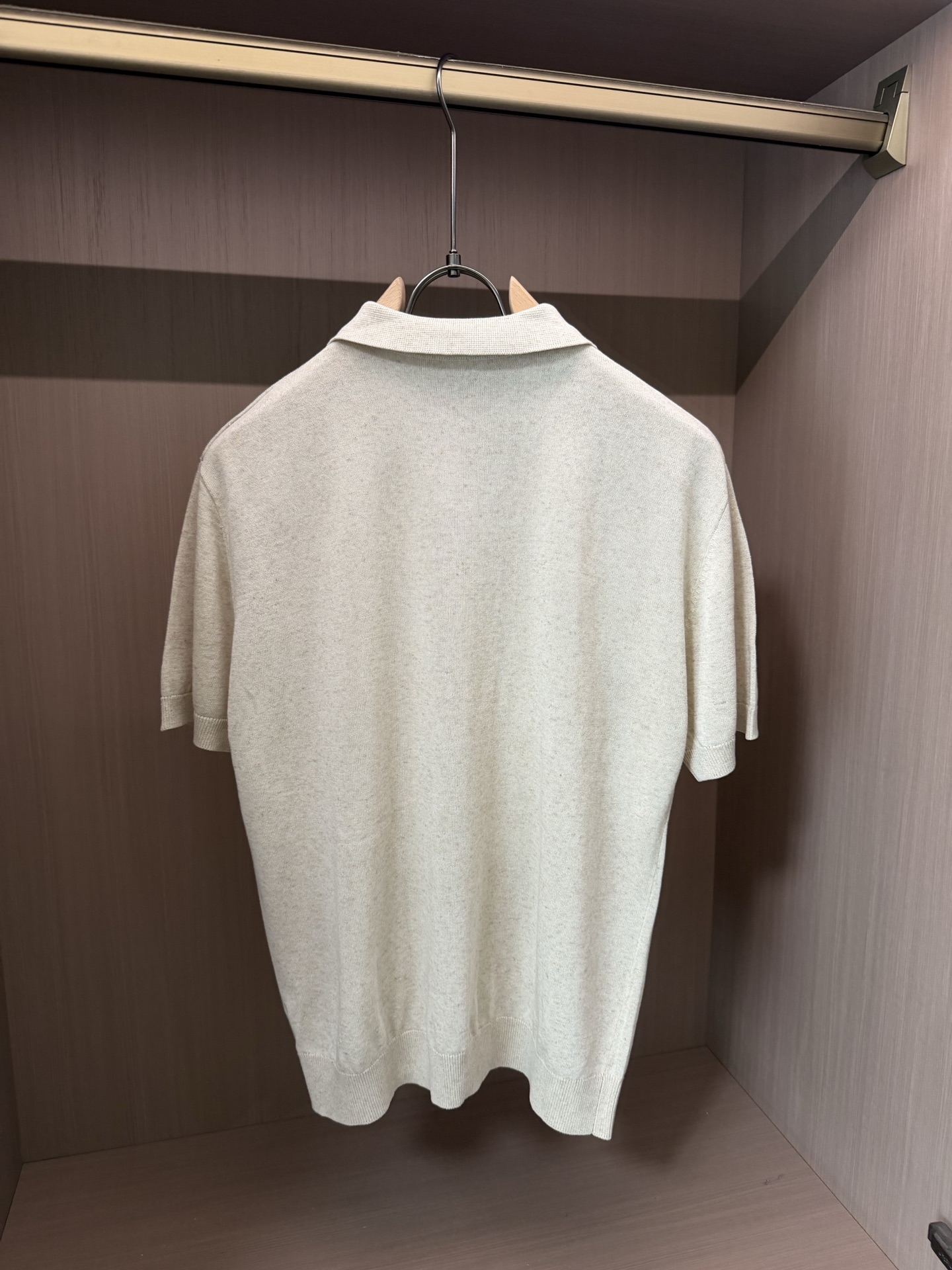 罗意威(LOEWE)针织Polo短袖T恤尺码M-3XL｜▫ 深棕/燕麦米两色可选，低饱和色调适配度高，可