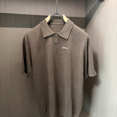罗意威(LOEWE)针织Polo短袖T恤尺码M-3XL|▫ 深棕/燕麦米两色可选,低饱和色调适配度高,可 罗意威(LOEWE)针织Polo短袖T恤尺码M-3XL|▫ 深棕/燕麦米两色可选,低饱和色调适配度高,可