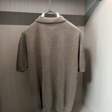罗意威(LOEWE)针织Polo短袖T恤尺码M-3XL|▫ 深棕/燕麦米两色可选,低饱和色调适配度高,可 罗意威(LOEWE)针织Polo短袖T恤尺码M-3XL|▫ 深棕/燕麦米两色可选,低饱和色调适配度高,可