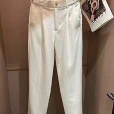 罗意威(LOEWE)金属腰扣垂感直筒西裤尺码S-XL|▫ 经典黑/白两色可选,适配T恤、衬衫、针织衫,轻 罗意威(LOEWE)金属腰扣垂感直筒西裤尺码S-XL|▫ 经典黑/白两色可选,适配T恤、衬衫、针织衫,轻
