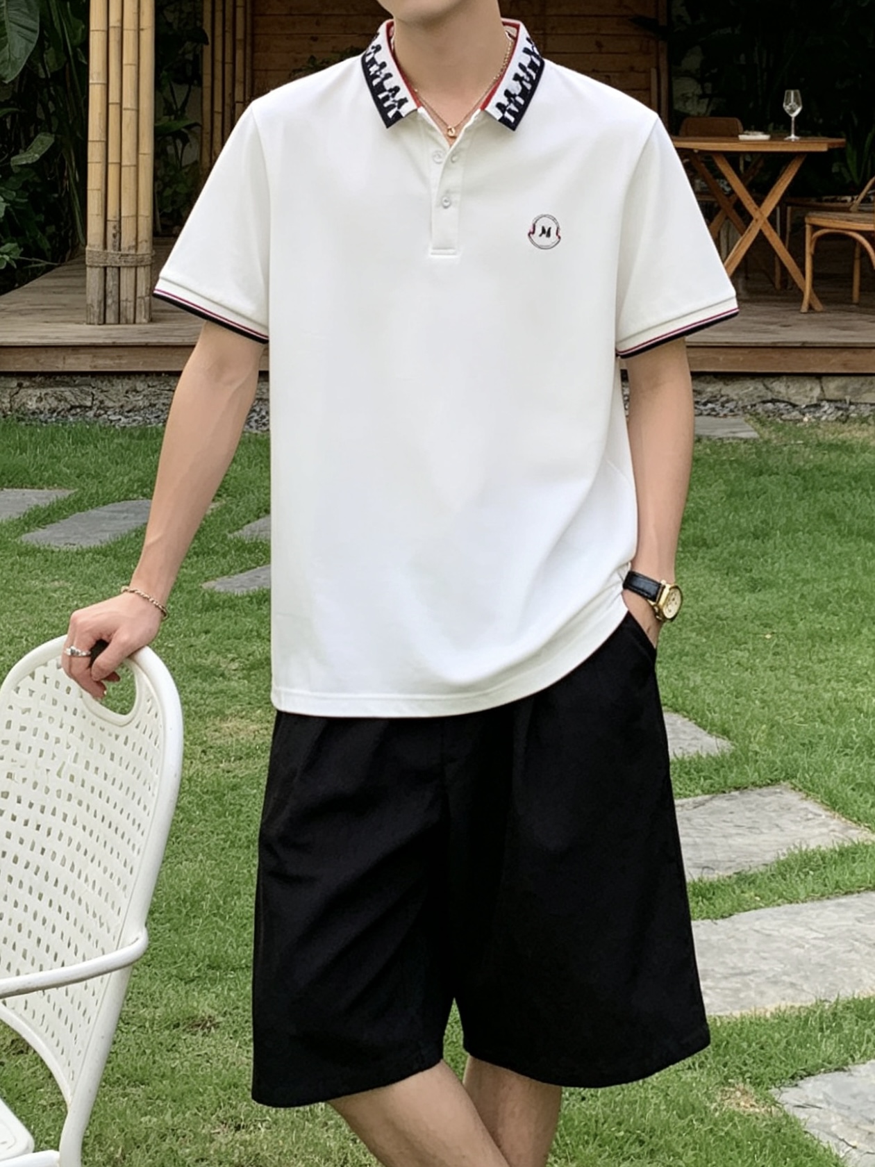 盟可睐(MONCLER)满印M纹领短袖Polo衫尺码M-3XL｜▫配色分为纯白、藏青两款，白色清爽柔和适