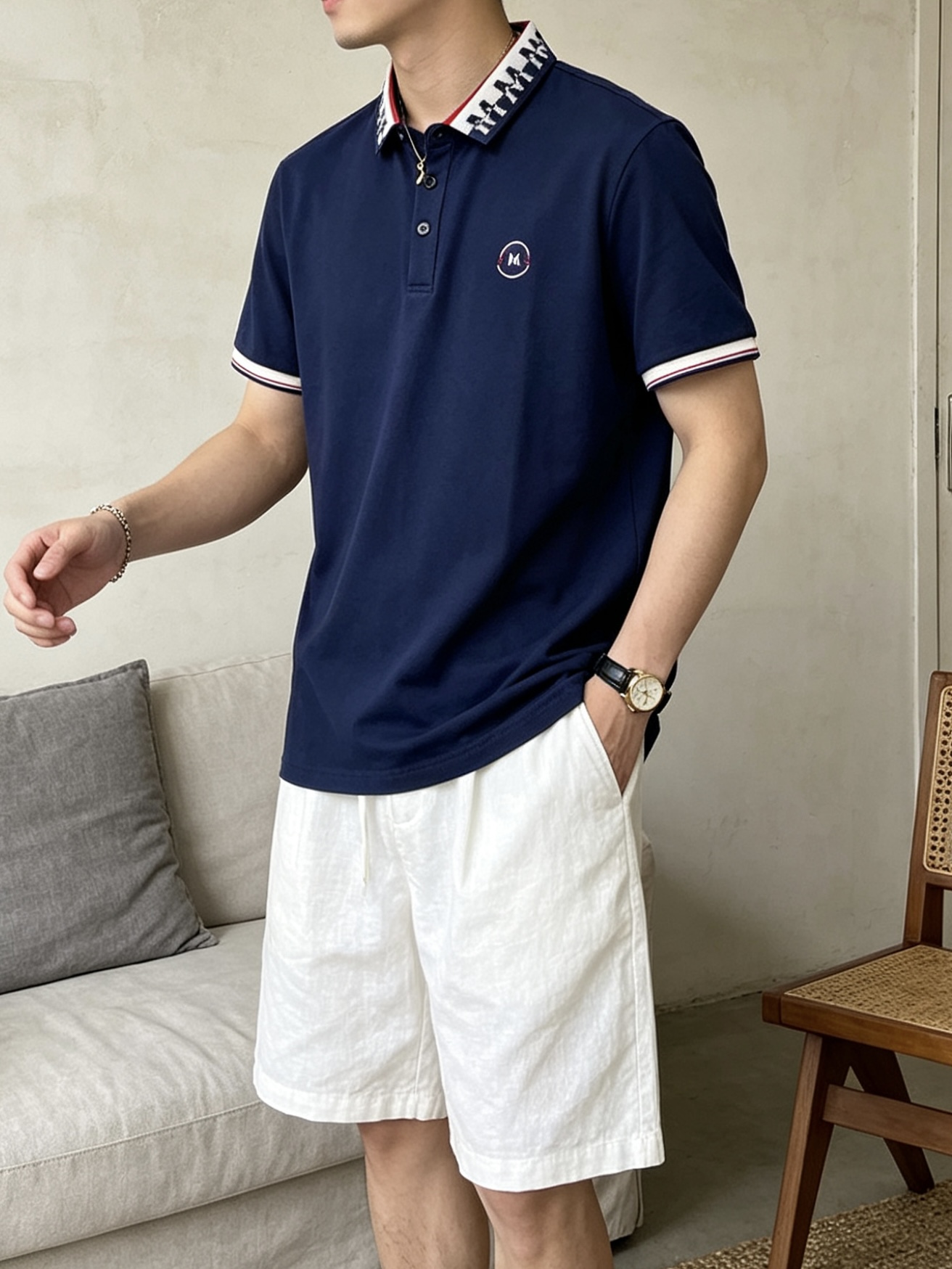 盟可睐(MONCLER)满印M纹领短袖Polo衫尺码M-3XL｜▫配色分为纯白、藏青两款，白色清爽柔和适