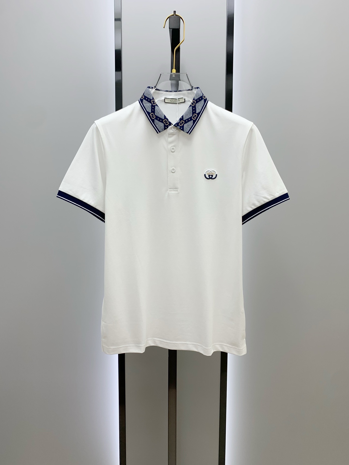 古驰(GUCCI)菱格双G提花领短袖Polo衫尺码M-3XL｜▫配色分为纯净白、藏青两色，白色清爽减龄适