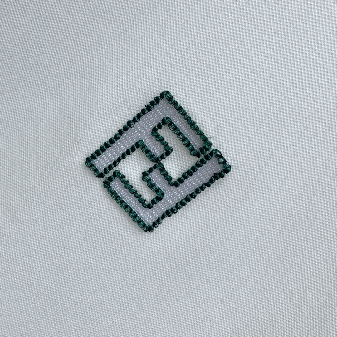 芬迪(FENDI)绿纹双F领短袖Polo衫尺码M-3XL｜▫配色分经典黑、纯净白两款，黑色低调酷感适配牛