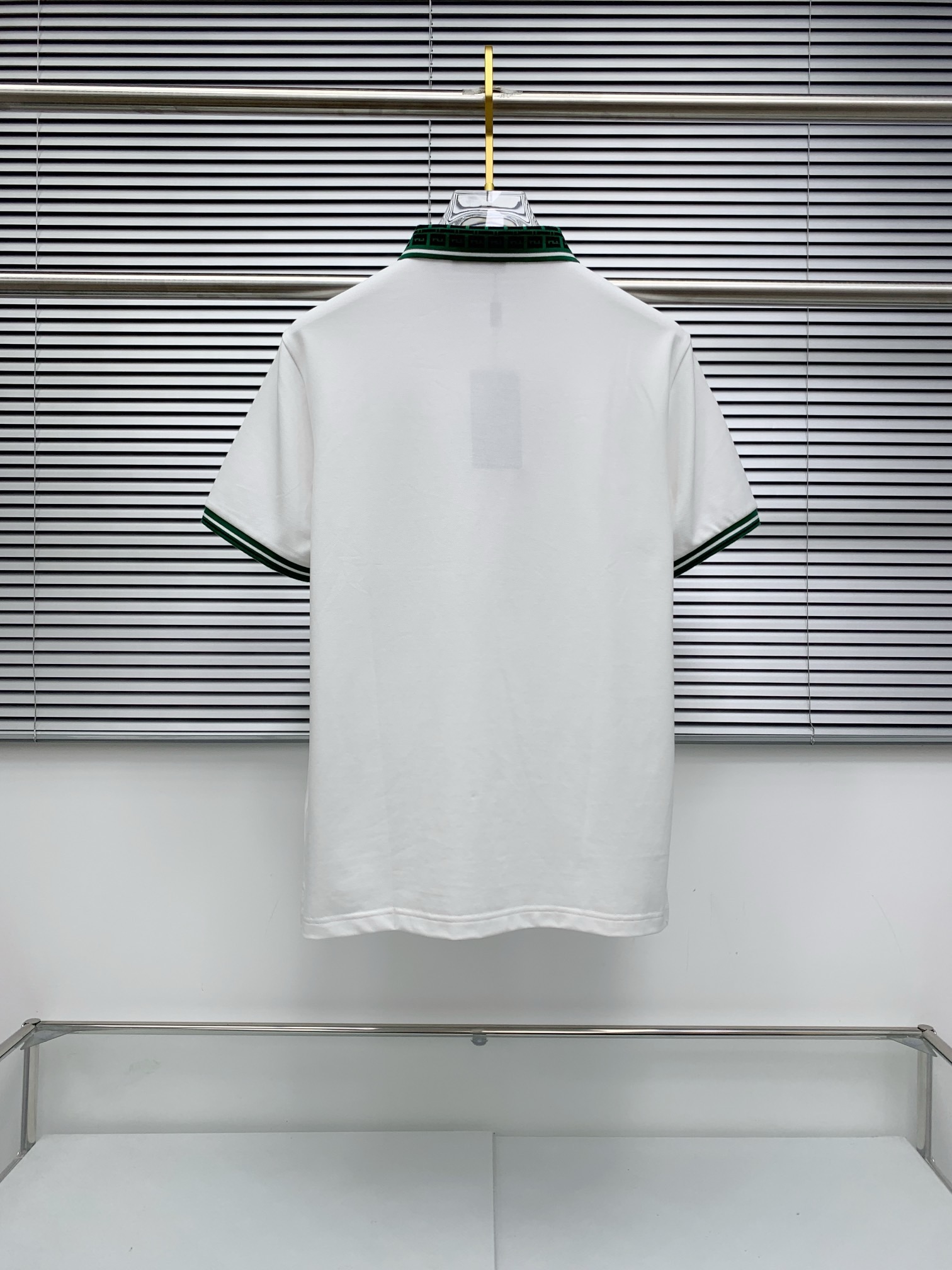 芬迪(FENDI)绿纹双F领短袖Polo衫尺码M-3XL｜▫配色分经典黑、纯净白两款，黑色低调酷感适配牛