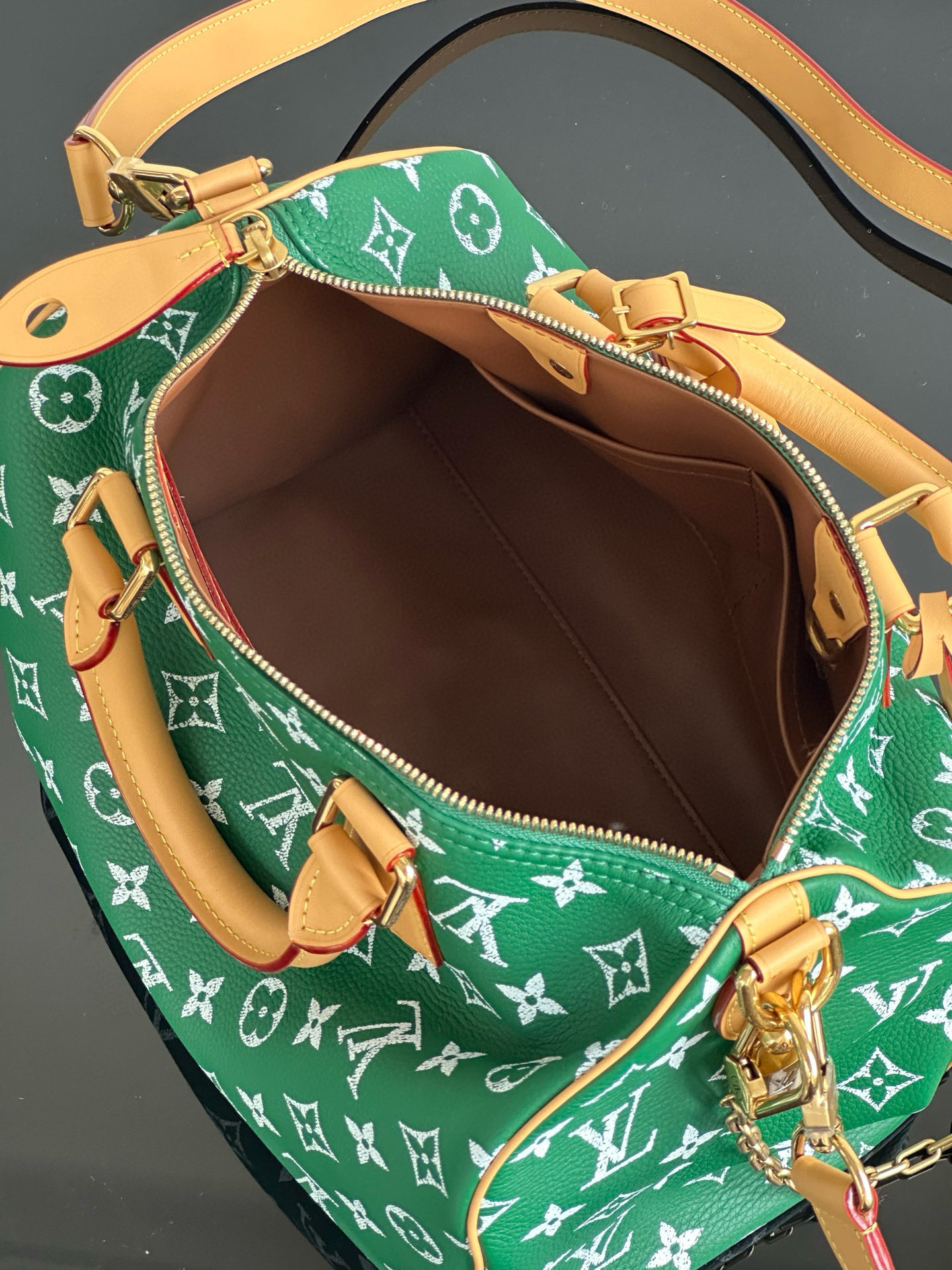 Louis Vuitton Speedy Bandoulière 30 Green Monogram Leather Handbag 14 i1756449118013 8774 0 11