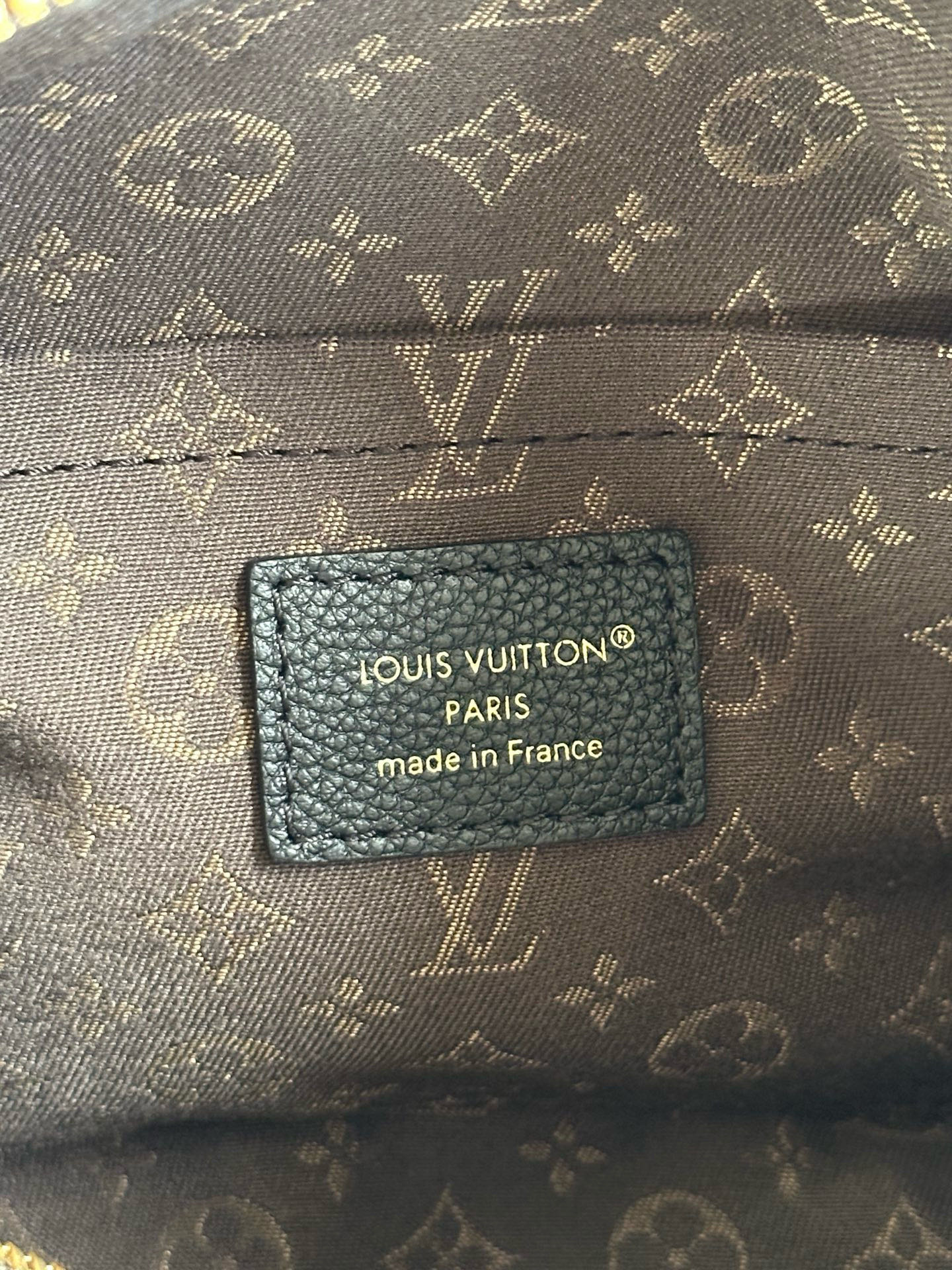 Louis Vuitton Express Small Handbag M26039 Black Premium Leather 16 i1756554509223 8613 0 15