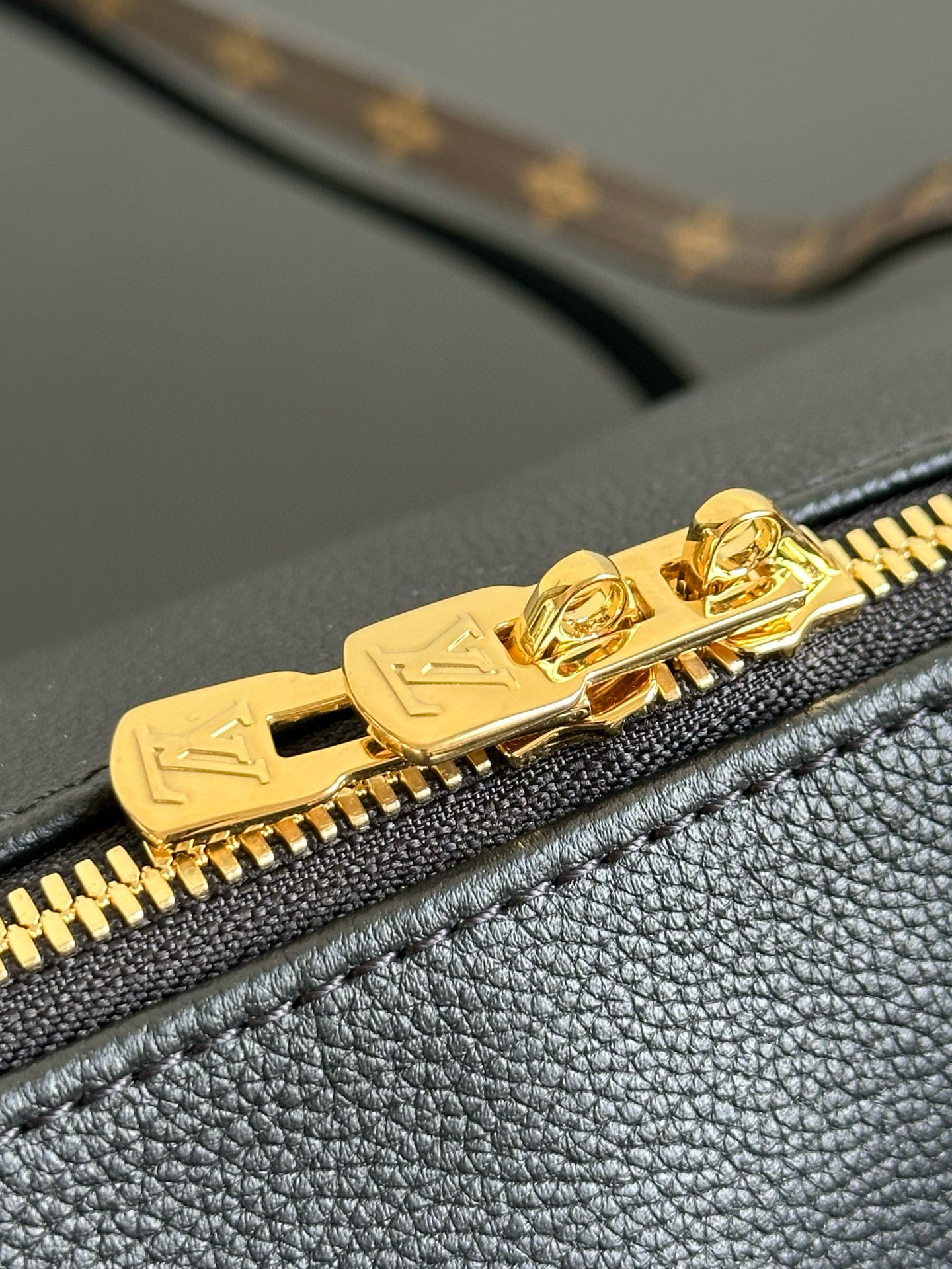 Louis Vuitton Express Small Handbag M26039 Black Premium Leather 11 i1756554509312 5373 0 11