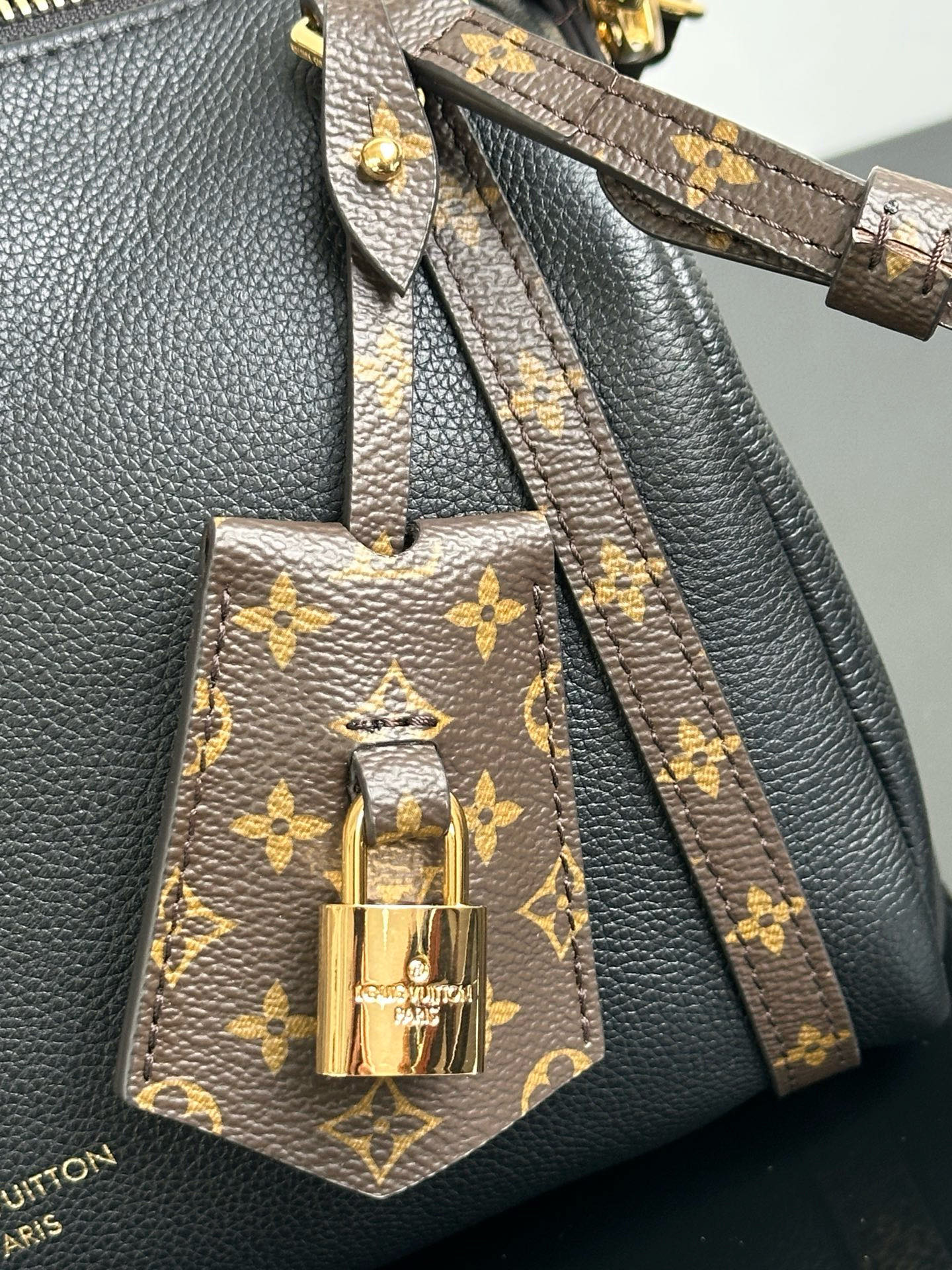 Louis Vuitton Express Small Handbag M26039 Black Premium Leather 9 i1756554509332 613 0 14