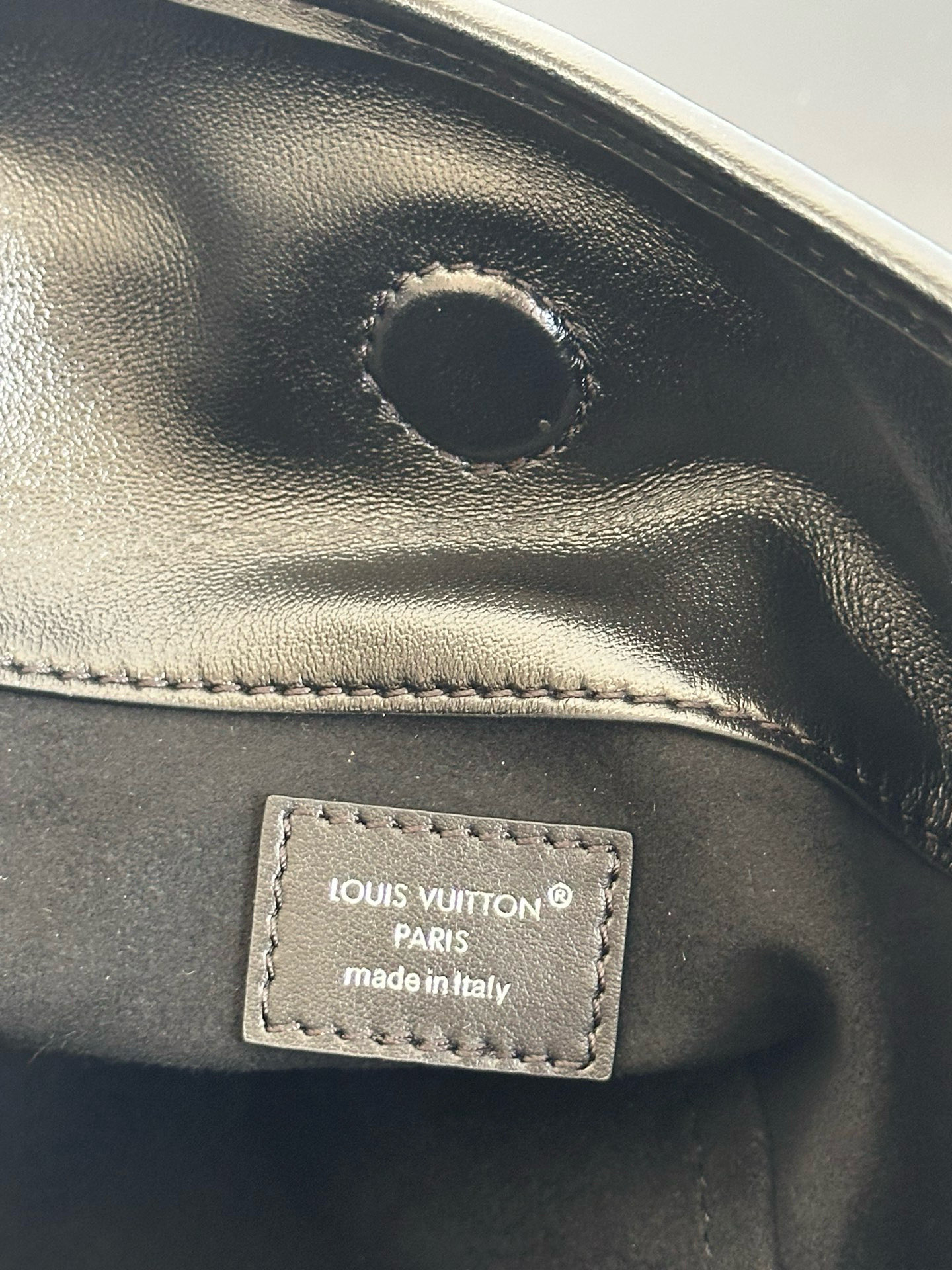 Louis Vuitton Off Duty Medium Bag M25545 Black Leather with Chain 16 i1757398528207 361 0 11