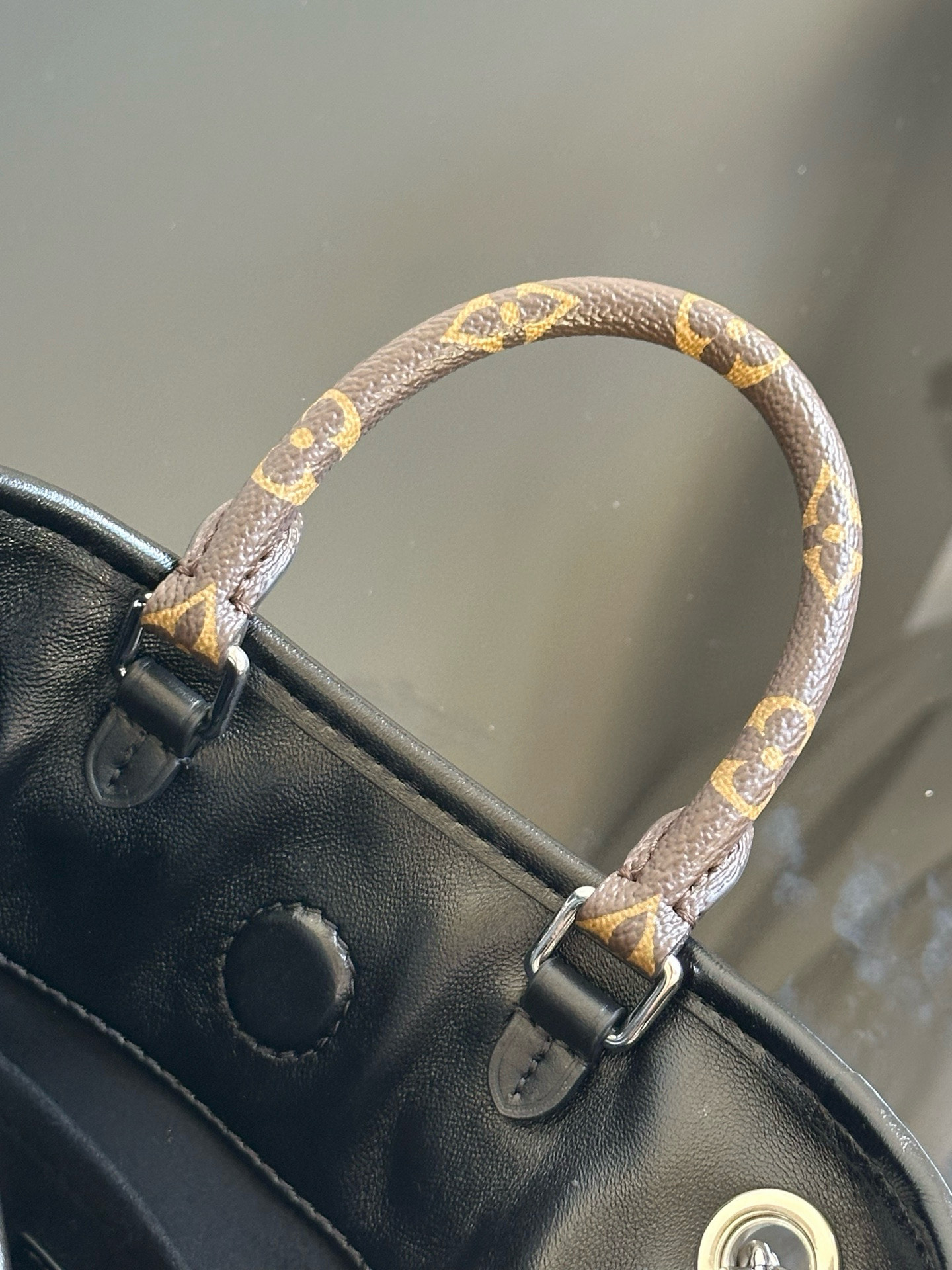 Louis Vuitton Vibe Off Duty Black Leather Shoulder Bag, 25 cm 14 i1757398722625 5759 0 10