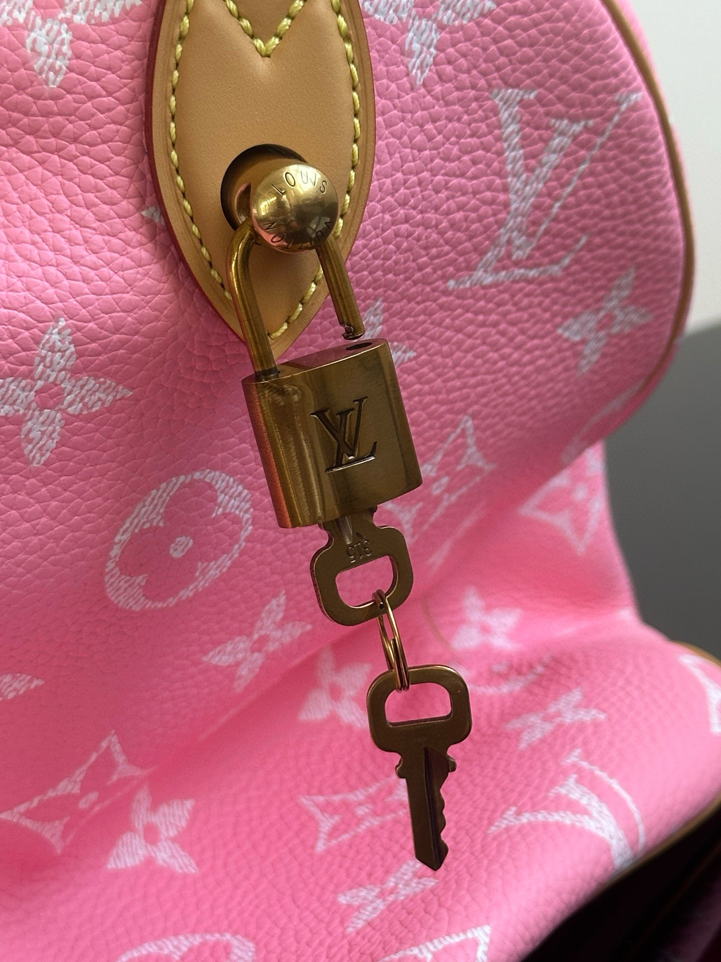 Louis Vuitton Speedy P9 Bandoulière 30 Pink Monogram Leather Handbag 12 i1757762857412 4789 0 9