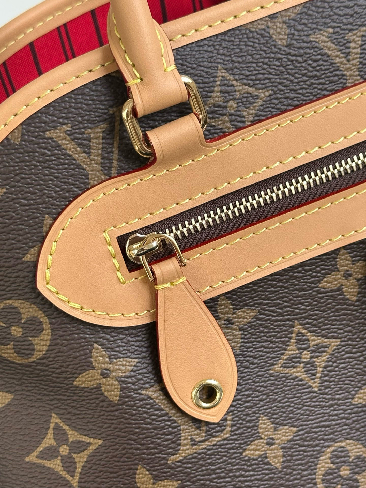 Louis Vuitton Ever More PM Handbag in Monogram Canvas with Detachable Pouch 12 i1758977049348 2326 0 12