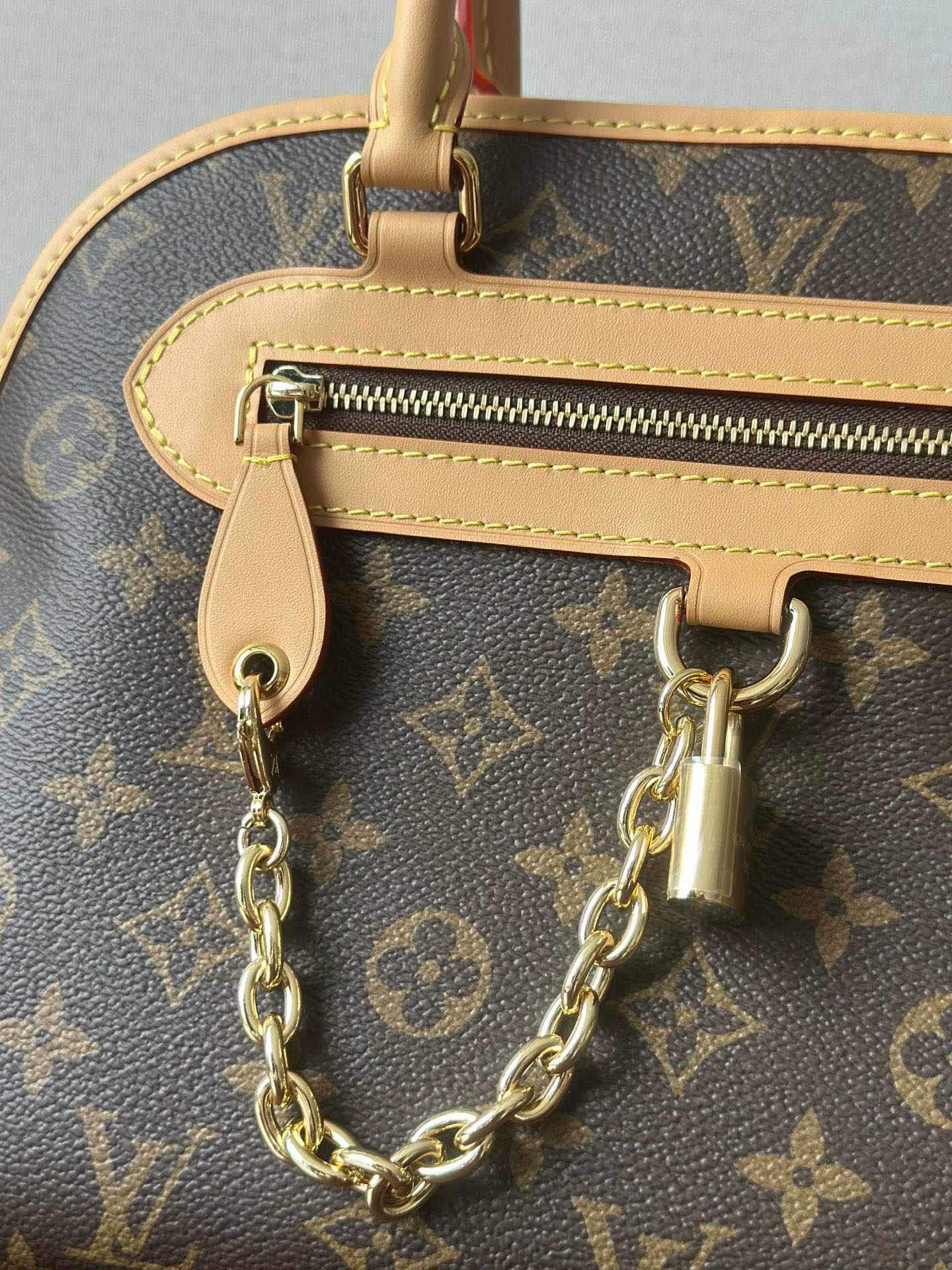 Louis Vuitton Ever More PM Handbag in Monogram Canvas with Detachable Pouch 11 i1758977050599 2633 0 9