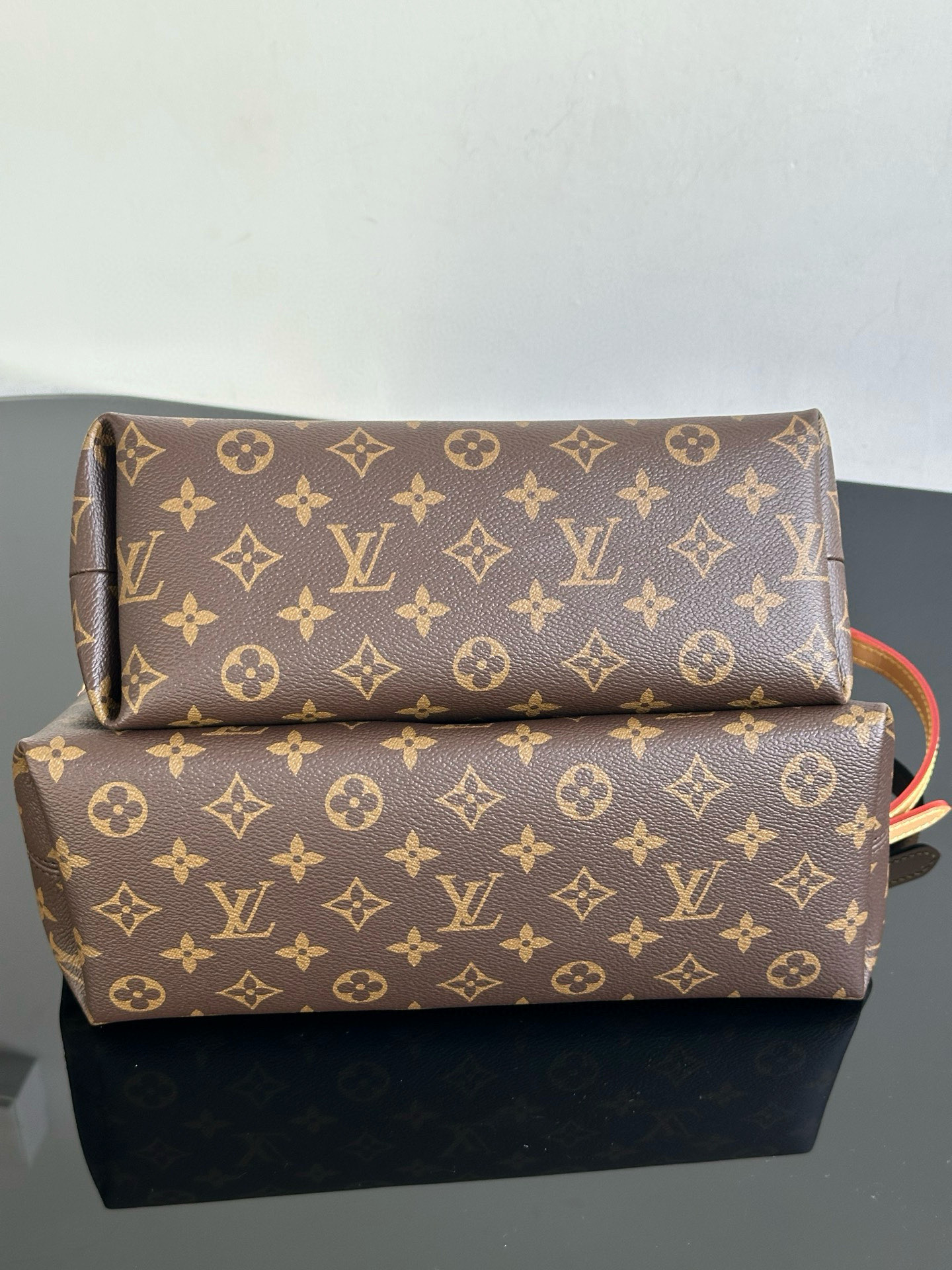 Louis Vuitton Ever More PM Handbag in Monogram Canvas with Detachable Pouch 5 i1758977050699 1218 0 13