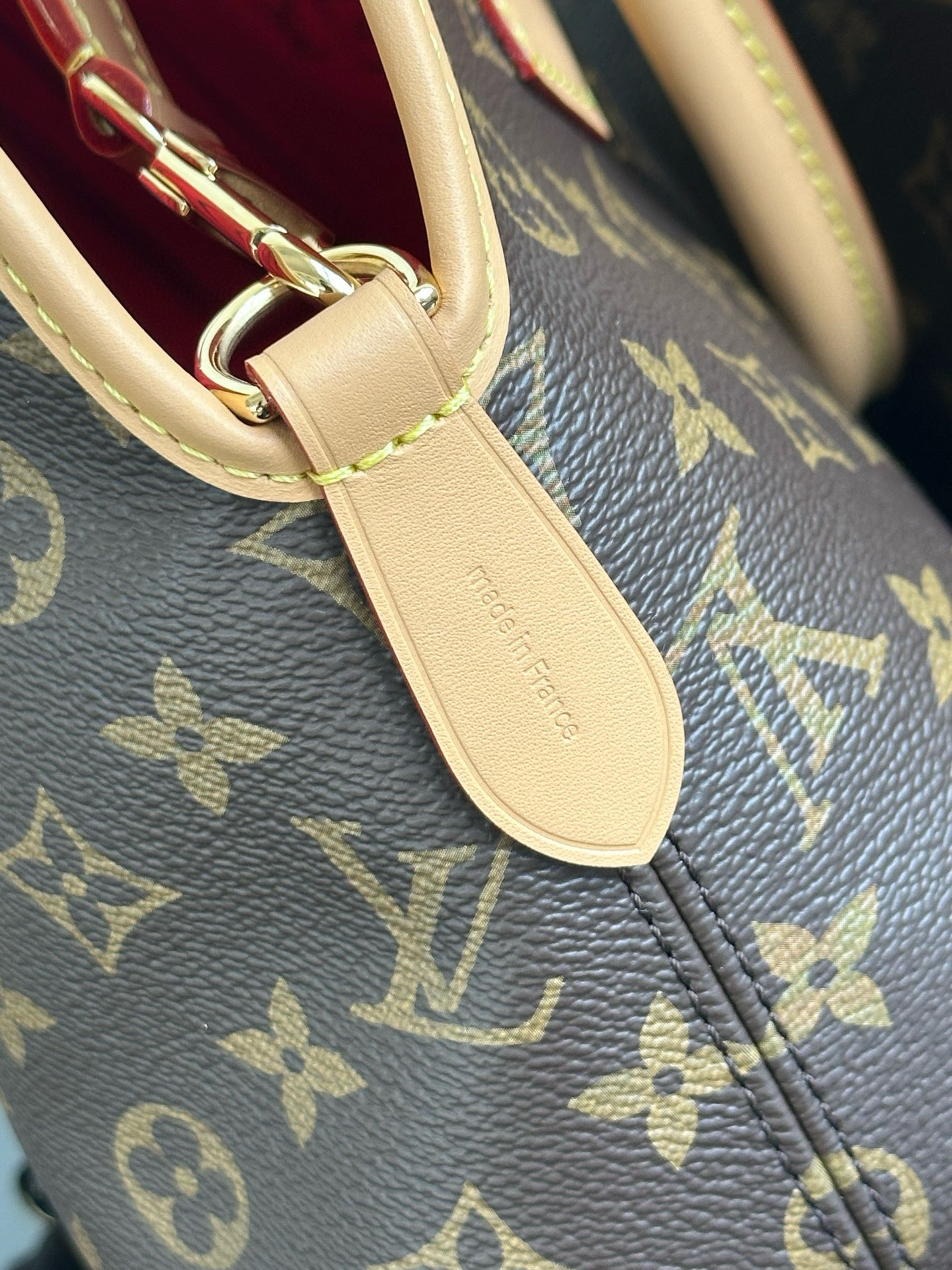 Louis Vuitton Ever More PM Handbag in Monogram Canvas with Detachable Pouch 16 i1758977050764 5380 0 11