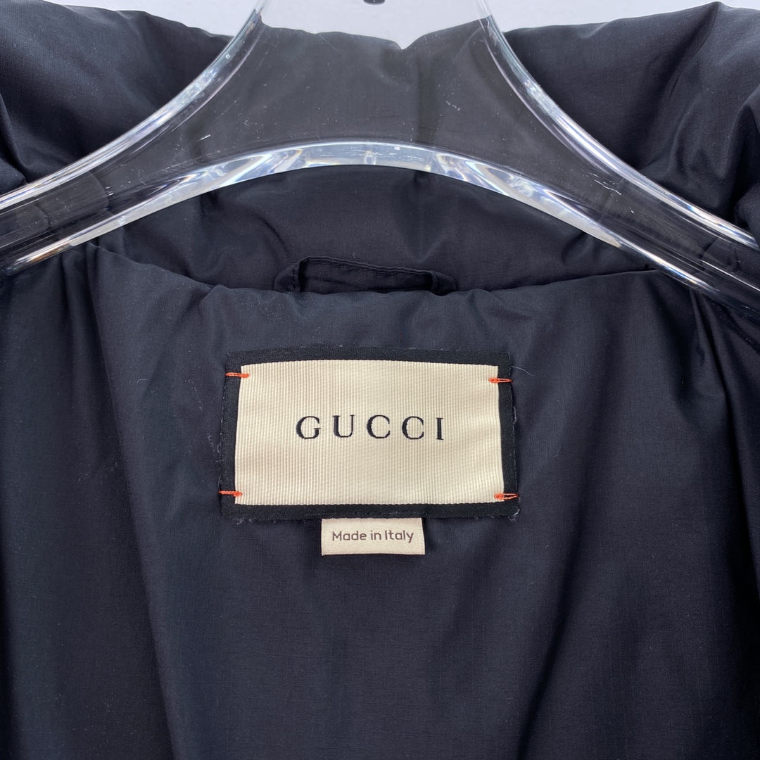 Gucc新品！石墨黑提花羽绒服黑色格子布尼龙GG尼龙帆布镶饰羽绒填充防钻绒衬里高领搭配可拆卸兜帽两个翻盖