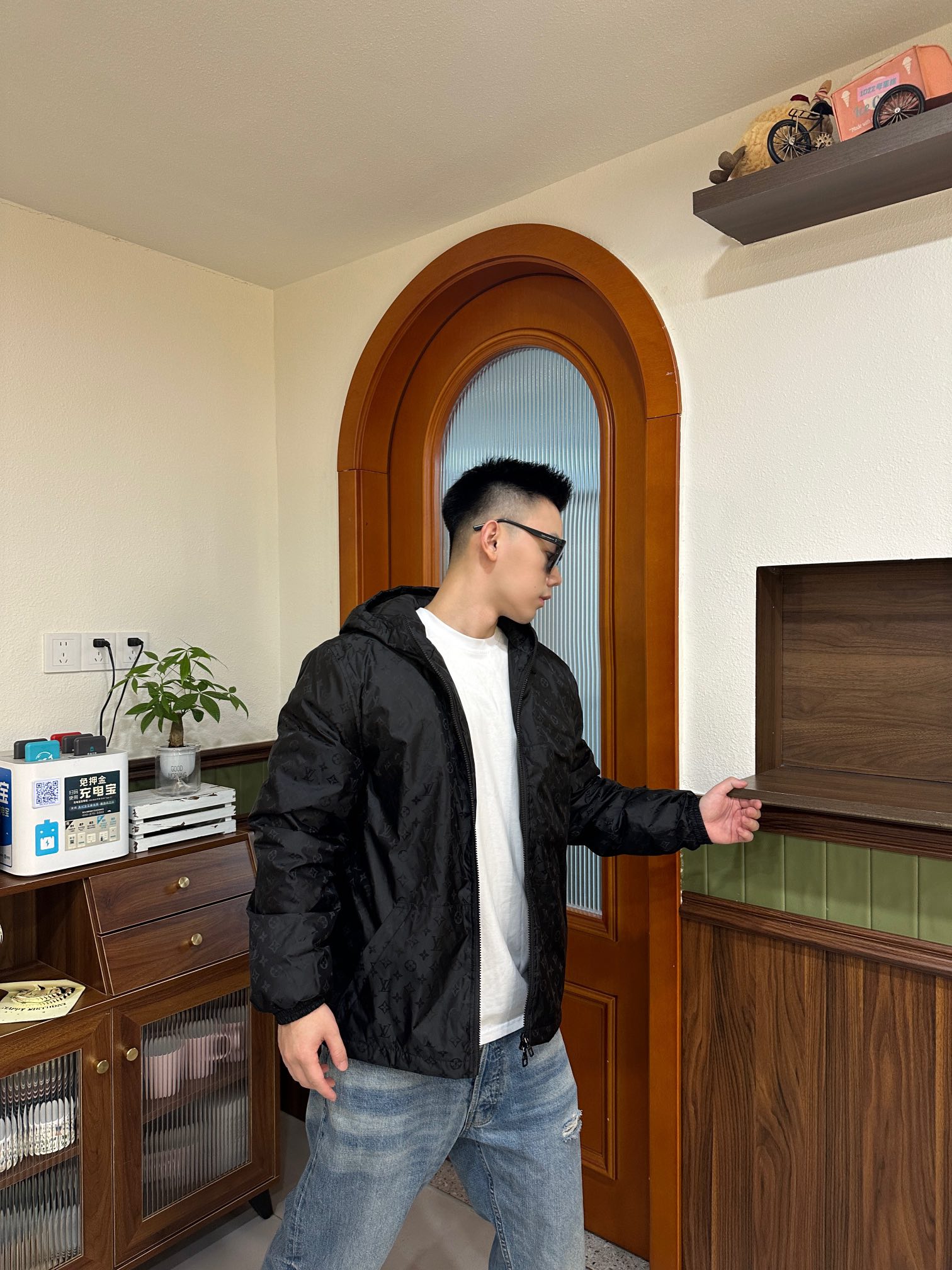 NO:548412,1V high-end customization 25FW autumn and winter new hooded down jacket Original 1:1 custom hardware accessories Absolutely high quality Use 90 white duck down filling, fluffy and full filling, super heavy fabric with a perfect fit, pay attention to the super comfortable fabric, high-end quality Size S M YouL XL,, down jacket,hats,alexander wang198609091V高端定制 25FW秋冬新款连帽羽绒服 原1:1订制五金配件 绝对的高品质 采用90白鸭绒填充 充羽量蓬松饱满 超级重面料做工杠杠的版型完美 注意面料超舒服 高端品质 尺码S M你L XL,,down jacket,hats,alexander wang,Men's clothing