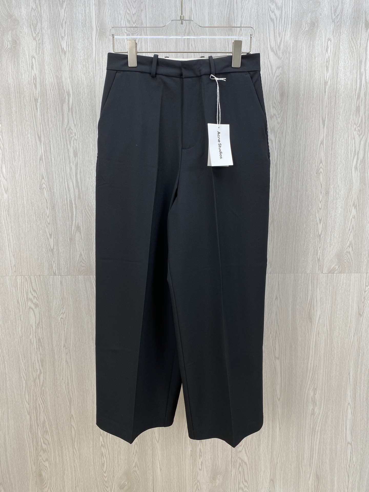 NO:508532,ACE 1981M straight-leg casual trousers straight-leg trousers can be purchased according to the waistline. Buy YB5100 1:1 Customized and shipped. The fabric is made of 30 fine imitation wool + man cotton + spandex blend, which can be machine washed and cannot afford to pill. All three-standard zippers are customized. The luxury OEM brand lampo is used for zippers. The front and back double-fold three-dimensional tailoring side seam slogan thread needs to be made with a full hand-made pair of pants. It needs to be made for 50 minutes to adapt to any body and any commuter occasion. The size 44 46 48.,,alexander wang19860909ACE 1981M 廓形直筒休闲西裤 直筒廓形西裤 按照腰围购买即可 YB5100购入 1:1 订制出货.面料采用30精仿羊毛+人棉+氨纶混纺,可机洗不起球 三标全部订做 ,拉链用的奢侈品代工御用品牌lampo 前后双折立体剪裁侧缝标语线需要全手工一条裤子就要做50分钟适配任何身材任何通勤场合的需要微阔版型.码数 44 46 48.,,alexander wang,Men's clothing