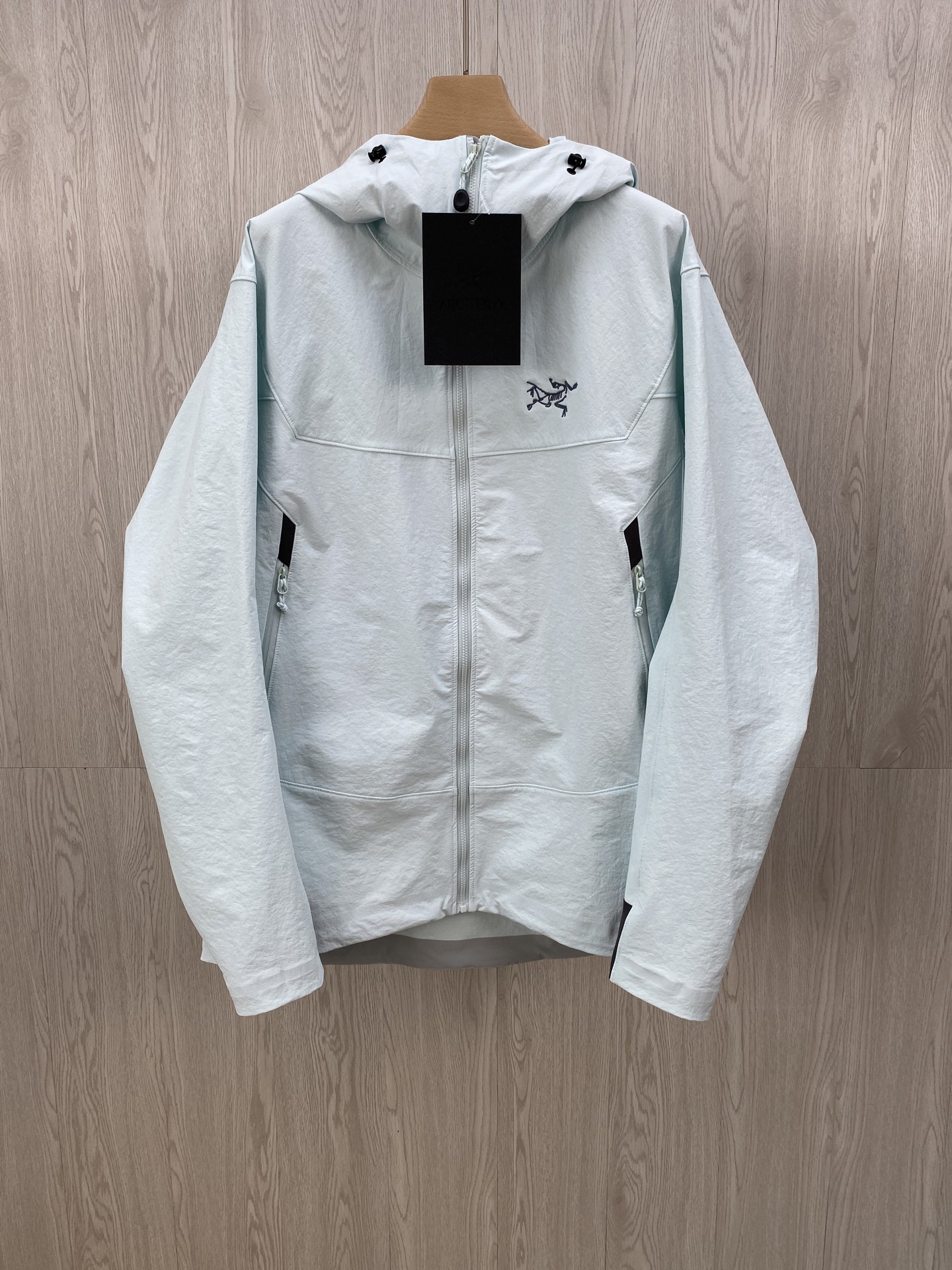 NO:722870,.Top equipment Top equipment. Popular soft shell Spring, summer and autumn new bird gamma hoody soft shell hooded jacket jacket This thin soft shell fabric is water-repellent, elastic and breathable. The cut is simple and can be worn with light clothing. The splicing design makes it easy to wear. The helmet is compatible with the StormHood hood to provide protection without affecting peripheral vision. Upgraded new version, moisture-proof surface fabric, breathable, highly durable, windproof  Articulated tailoring, free movement, gusseted armpits, elastic wrist gussets, taped cuffs, elastic gusseted cuffs, two zippered pockets, inner zippered chest pocket, full-length Vislon No Slip Zip front zipper with wind flaps, helmet compatible with Storm Hood, adjustable hood drawstring, taped brim, extended back hem, taped hem, adjustable hem drawcord. All in all, a perfect hit. One piece for everyone. Color: Black Atomic Gray  Daybreak Blue Navy Blue Mist Green Space Gray Size S~XXL Flat measurement error 1-3CM S size shoulder 45 bust 110 length 72 sleeve length 66 M size shoulder 46.5 bust 114 length 74 sleeve length 67 size L shoulder 48 bust 118 length 76 sleeve length 68 XL size shoulder 49.5 bust 122 length 78 sleeve length 69 XXL size  Shoulder 51 Bust 126 Length 80 Sleeve length 70 Recommend size S for women. XS can be customized. For men under 125 pounds, S is recommended. 125-140 is recommended for M. 140-155 is recommended for L. 155-170 is recommended for XL. 170-190 is recommended for XXL., men's clothing, jackets & coats, jackets & coats, hats,19860909.顶配 顶配.爆款软壳 春夏秋新款鸟gamma hoody 软壳连帽冲锋衣夹克外套 这款轻薄软壳面料防泼水,富有弹性且透气.剪裁简洁,可内搭轻薄衣物,拼接设计使穿着自如.头盔兼容StormHood兜帽可提供保护,而不影响周边视线 升级新版型,防湿表层面料,透气,高度耐用,防风 拼接剪裁,活动自如,腋下插角布,弹性手腕插布,压胶袖口,弹性插角布袖口,两个拉链口袋,内侧拉链胸袋 全长Vislon No Slip Zip前拉链,带防风襟翼 头盔兼容Storm Hood,可调帽子抽绳,压胶帽沿 加长后摆,压胶下摆,可调下摆抽绳 总之完美至极的爆款.人手一件. 颜色黑色 原子灰 破晓蓝 藏青 幽雾绿 空间灰 码数S~XXL 平铺测量误差1-3CM S码肩膀45胸围110 衣长72袖长66 M码 肩膀46.5胸围114衣长74袖长67 L码肩膀48胸围118 衣长76 袖长68 XL码 肩膀 49.5胸围122衣长78 袖长69 XXL码 肩膀 51胸围126衣长80 袖长70 女士建议S码.XS可订做 男士125斤内建议S.125-140建议M. 140-155建议L.155-170建议XL. 170-190建议XXL.,男装,jackets & coats,jackets & coats,hats,,Women's clothing