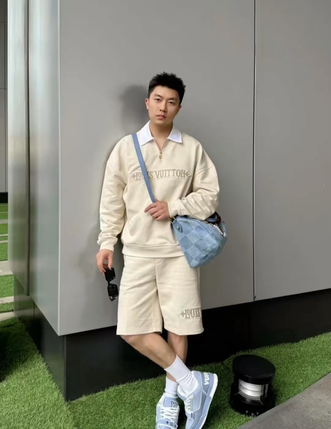 NO:513409,1V25ss autumn and winter new zipper stand collar embroidered letters long-sleeved sweatshirt. Terry breathable cotton fabric POLO sweatshirts color apricot size S-XL, hoodie, sweatshirts, alexander wang198609091V25ss秋冬新款拉链立领刺绣字母长袖卫衣.毛圈透气棉质面料 POLO卫衣 颜色杏色 尺码S-XL,,hoodie,sweatshirts,alexander wang,Men's clothing