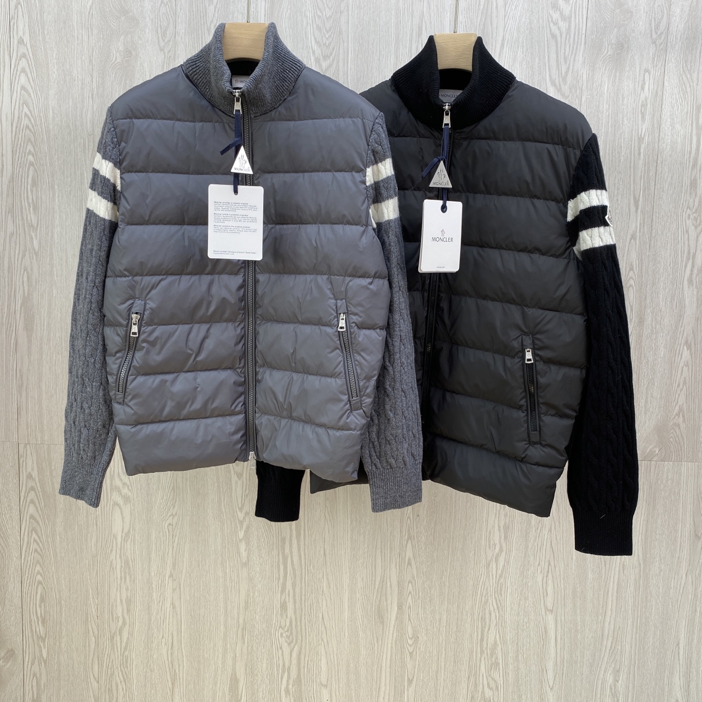 NO:573237,Top with 100% wool 90 white goose down with chip NFC. Moncler's new padded wool knitted striped splicing couple's down jacket for autumn and winter. Exclusively filled with 90% goose down, and 100% wool knitted splicing throughout. Moncler down jacket men's wool spliced ​​stand-up collar knitted down jacket. New autumn and winter product for inner and outer wear!! It can be worn alone or layered, it will be more layered!!! Autumn wear is very elegant!  The texture is amazing, the velvet is large, delicate and stemless, and full of fluffiness!  The amount of filling is sufficient, and the thermal insulation performance is not to mention!!! It is windproof and warm, eliminating any possibility of velvet running. It feels silky and smooth, and the stiffness is also very light. This is the time to prepare it!  It doesn't look bloated at all, not to mention the design!!! The black and gray are classic and easy to match without being old-fashioned. The decorative design with this hooded webbing on the configuration shows the temperament and charm of a man!  Color Black Gray Size S M L XL.,,Moncler,Moncler,jackets & coats,jackets & coats,down jacket,hats,alexander wang19860909顶配百分百羊毛90白鹅绒带芯片NFC. Moncler蒙家 盟可秋冬新Padded羊毛针织条纹拼接情侣装羽绒服.独家填充90鹅绒,满身百分百羊毛针织拼接. Moncler蒙口羽绒服男士羊毛拼接立领针织羽绒夹克外套.秋冬新品内搭外穿神器!!可以单穿还可以搭配叠穿,会更有层次感!!!秋天穿着很有气质！这质感太赞了,绒朵大且细腻无梗,蓬松度十足！填充量足足的,保暖性能也不在话下!!!防风保暖,杜绝任何跑绒的可能性手感丝滑柔顺,挺括度也非常好轻这个时候就该备上了！完全不会显臃肿,更何况是设计的款!!!黑色和灰色经典好搭又不老气 、配置上带这个连帽织带的装饰设计呈现出男人的气质与魅力！ 颜色黑色 灰色 尺码S M L XL.,,Moncler,Moncler,jackets & coats,jackets & coats,down jacket,hats,alexander wang,Men's clothing