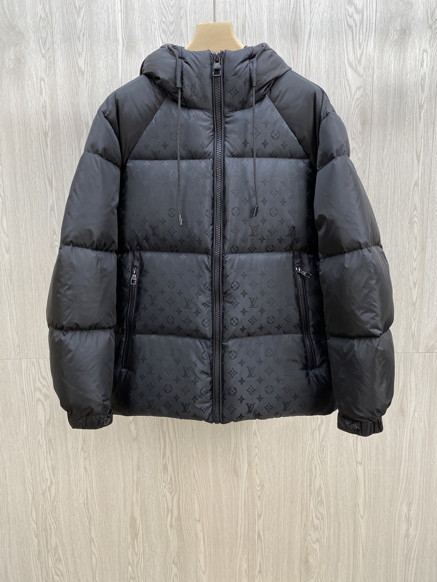 NO:638312,.1V hooded down jacket. Black green. Size S M L XL XXL., Louis Vuitton-clothing, louis vuitton, down jacket, hats, alexander wang19860909.1V连帽羽绒服.黑色 绿色.码数S M L XL XXL.,路易威登-服装,louis vuitton,down jacket,hats,alexander wang,Women's clothing