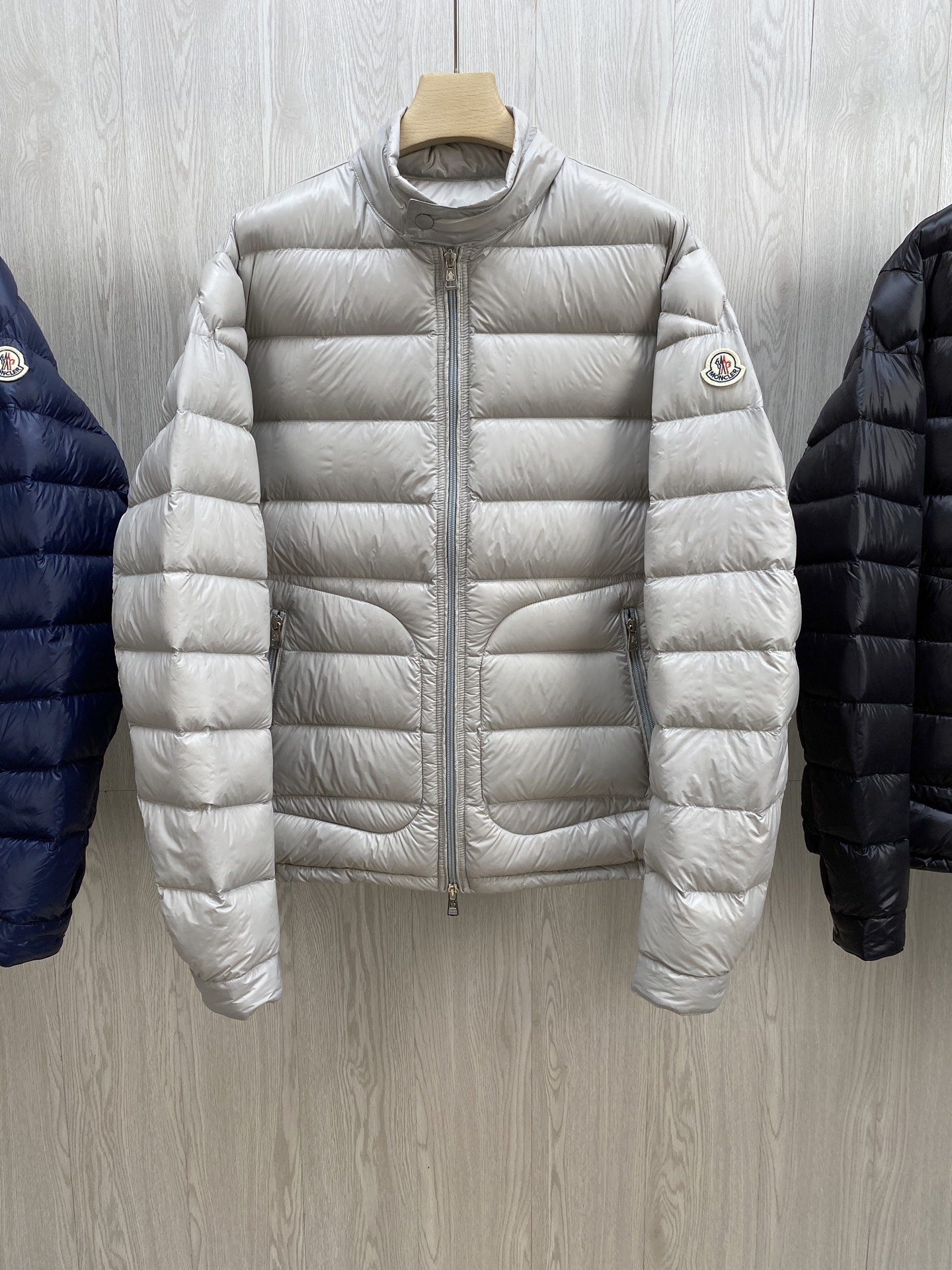 NO:638306,.｜Moncler/Moncler 25 Acorus Classic Thin Stand Collar Casual Men's Down Jacket #06# # # # # # 6# 7# Product Color Black, Navy Blue, Off-White, Mouth-Clothing,Moncler,Moncler,down jacket,alexander wang19860909.｜蒙口 /盟可睐 25 Acorus 经典轻薄立领休闲男士羽绒服#06# # # # # # 6# 7# 产品颜色黑色,藏青,灰白色,蒙口-服装,Moncler,Moncler,down jacket,alexander wang,Women's clothing