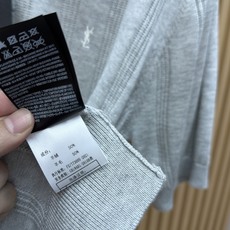 YSL 竖条提花羊毛羊绒Polo短袖T恤 高级老钱氛围感|把慵懒贵气穿在身上,法式轻奢Polo短袖。 甄选50%羊绒+5 YSL 竖条提花羊毛羊绒Polo短袖T恤 高级老钱氛围感|把慵懒贵气穿在身上,法式轻奢Polo短袖。 甄选50%羊绒+5