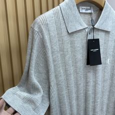 YSL 竖条提花羊毛羊绒Polo短袖T恤 高级老钱氛围感|把慵懒贵气穿在身上,法式轻奢Polo短袖。 甄选50%羊绒+5 YSL 竖条提花羊毛羊绒Polo短袖T恤 高级老钱氛围感|把慵懒贵气穿在身上,法式轻奢Polo短袖。 甄选50%羊绒+5