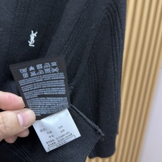 YSL 竖条提花羊毛羊绒Polo短袖T恤 高级老钱氛围感|把慵懒贵气穿在身上,法式轻奢Polo短袖。 甄选50%羊绒+5 YSL 竖条提花羊毛羊绒Polo短袖T恤 高级老钱氛围感|把慵懒贵气穿在身上,法式轻奢Polo短袖。 甄选50%羊绒+5
