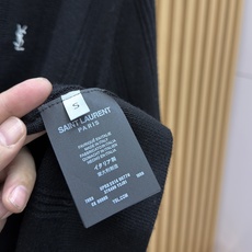 YSL 竖条提花羊毛羊绒Polo短袖T恤 高级老钱氛围感|把慵懒贵气穿在身上,法式轻奢Polo短袖。 甄选50%羊绒+5 YSL 竖条提花羊毛羊绒Polo短袖T恤 高级老钱氛围感|把慵懒贵气穿在身上,法式轻奢Polo短袖。 甄选50%羊绒+5