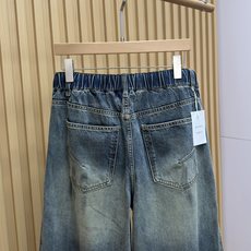 BV重工墨染做旧蓝牛|阔腿弯刀牛仔裤。高阶氛围感神裤,自带松弛颓废腔调。专属墨染手工洗水工艺,深浅斑驳渐变晕染,自然做旧 BV重工墨染做旧蓝牛|阔腿弯刀牛仔裤。高阶氛围感神裤,自带松弛颓废腔调。专属墨染手工洗水工艺,深浅斑驳渐变晕染,自然做旧
