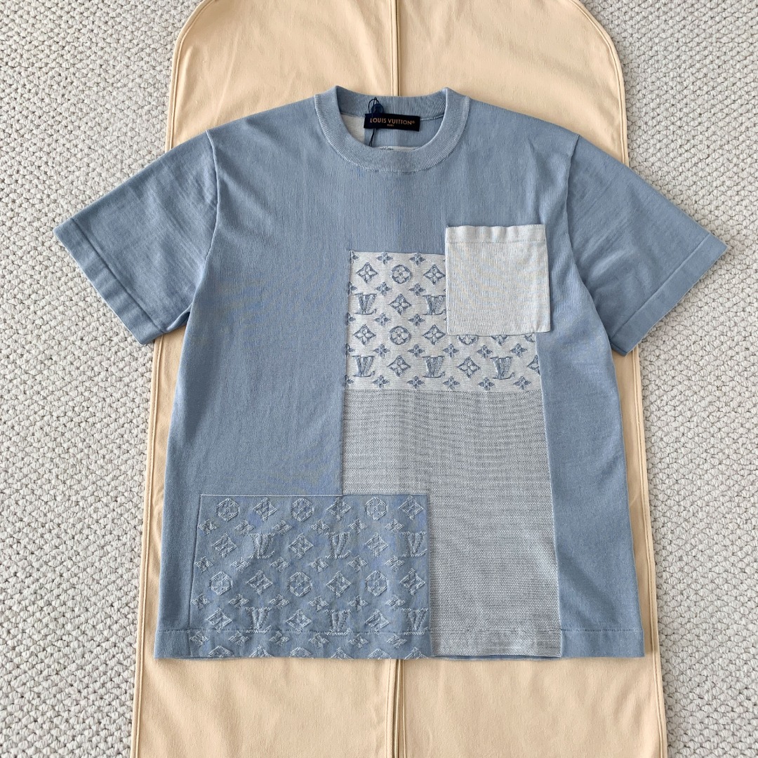 NO:826105,Original 1+1 development, blue Louis Vuitton special version, truly rare and rare goods, truly the ultimate luxury. All fabrics, accessories, and hardware are exclusively customized by mold opening, truly 1:1 top-notch shipment. Code number: S M L XL, Louis Vuitton-clothing, louis vuitton, louis vuitton,19860909原版1+1开发 蓝色 Louis Vuitton特殊版本真正少而又少的货真正做到顶奢 所有面料 辅料 五金 独家开模定制而成,真正1:1顶级出货 码数: S M L XL,路易威登-服装,louis vuitton,louis vuitton,,Women's clothing