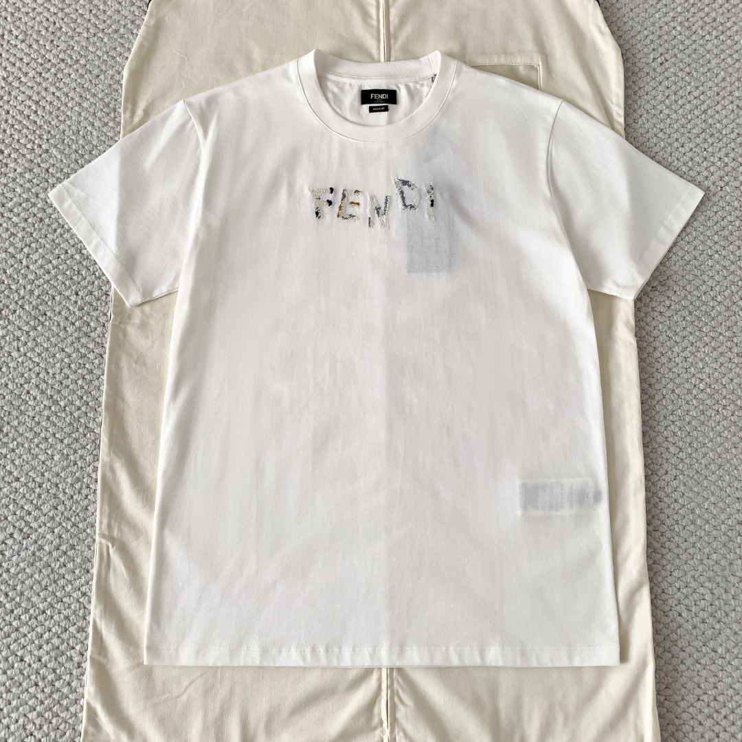 NO:830710,Original 1-1 development fk white FENDI white cotton T-shirt 5400 Purchase the original production, custom-dyed cotton fabrics truly use the original custom-woven yarn to ensure that the original version is shipped, no matter the details are restored, ZP 178 Customized main wheat Customized washed wheat Three codes in one Code number: XS S M L, Fendi-clothing, fendi, fendi, tees, t-shirt,19860909原版1-1开发 fk白色 FENDI白色棉质T恤 5400 购入原版制作,定制定染棉质面料真正用到原版订织纱线做到对版出货无论是做细节都还原ZP 178 定制主麦 定制洗水麦 三码合一 码数:XS S M L,芬迪-服装,fendi,fendi,tees，t-shirt,,Women's clothing