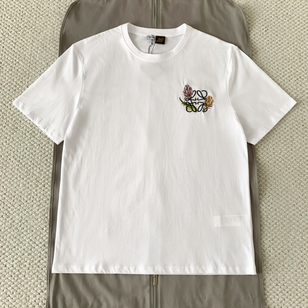 NO:830737,Original 1-1 development fk white LOEWE floral embroidery T-shirt 4800 Purchase the original production, custom-dyed cotton fabrics truly use the original custom-woven yarn to ensure that the original version is shipped, no matter the details are restored, ZP 178 Customized main wheat Customized washed wheat Three codes in one Code number: XS S M L, Loewe-clothing, loewe, loewe, tees, t-shirt,19860909原版1-1开发 fk白色 LOEWE花卉刺绣T恤 4800 购入原版制作,定制定染棉质面料真正用到原版订织纱线做到对版出货无论是做细节都还原ZP 178 定制主麦 定制洗水麦 三码合一 码数:XS S M L,罗意威-服装,loewe,loewe,tees，t-shirt,,Women's clothing