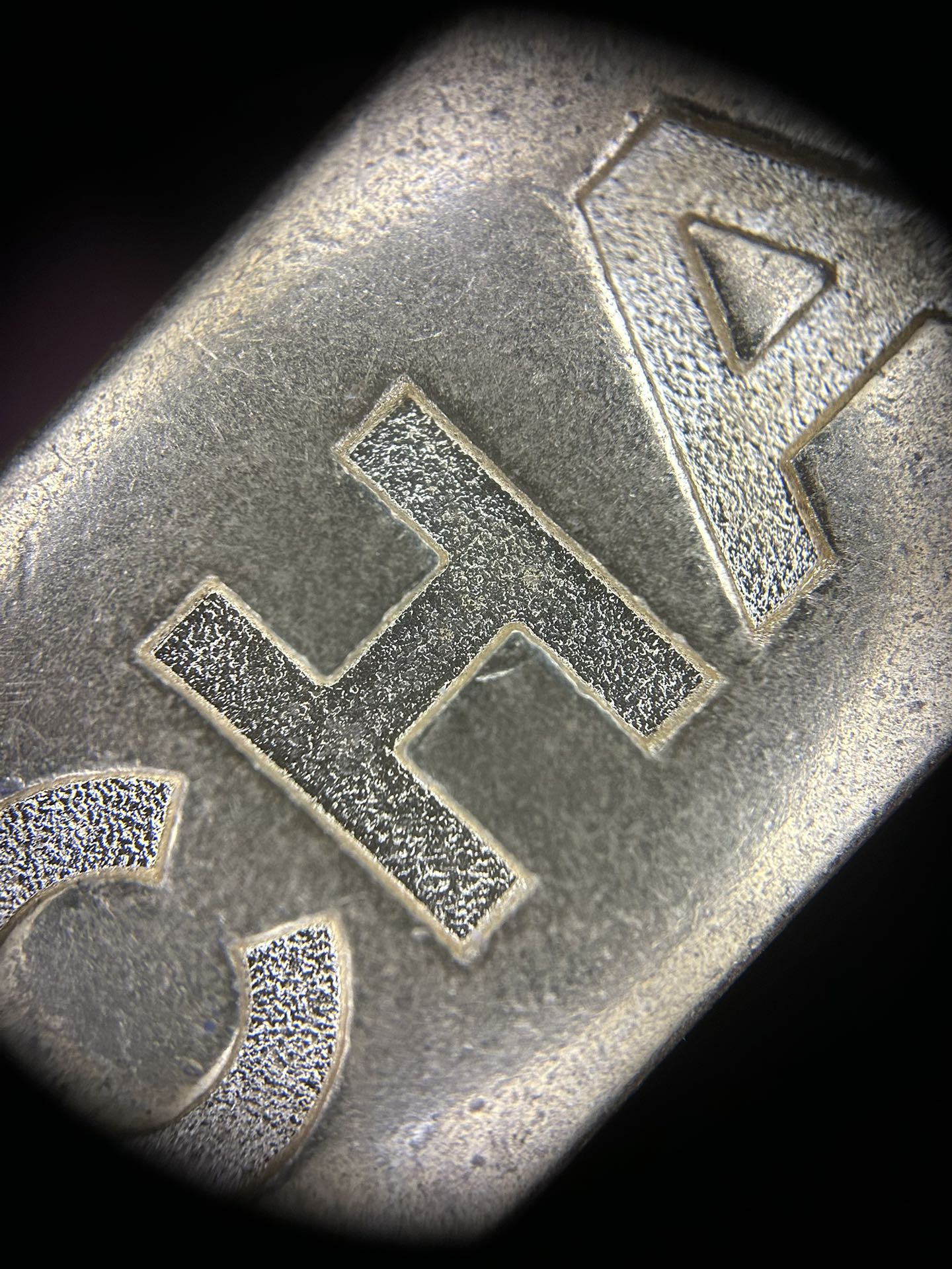 小小一个拉牌，n个鉴定点，zp拉牌为腐蚀工艺，做工干净利落