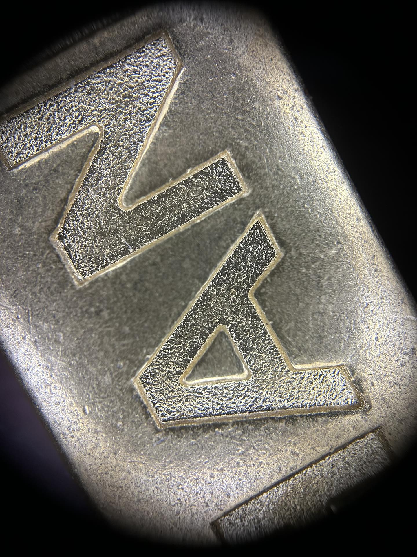 小小一个拉牌，n个鉴定点，zp拉牌为腐蚀工艺，做工干净利落