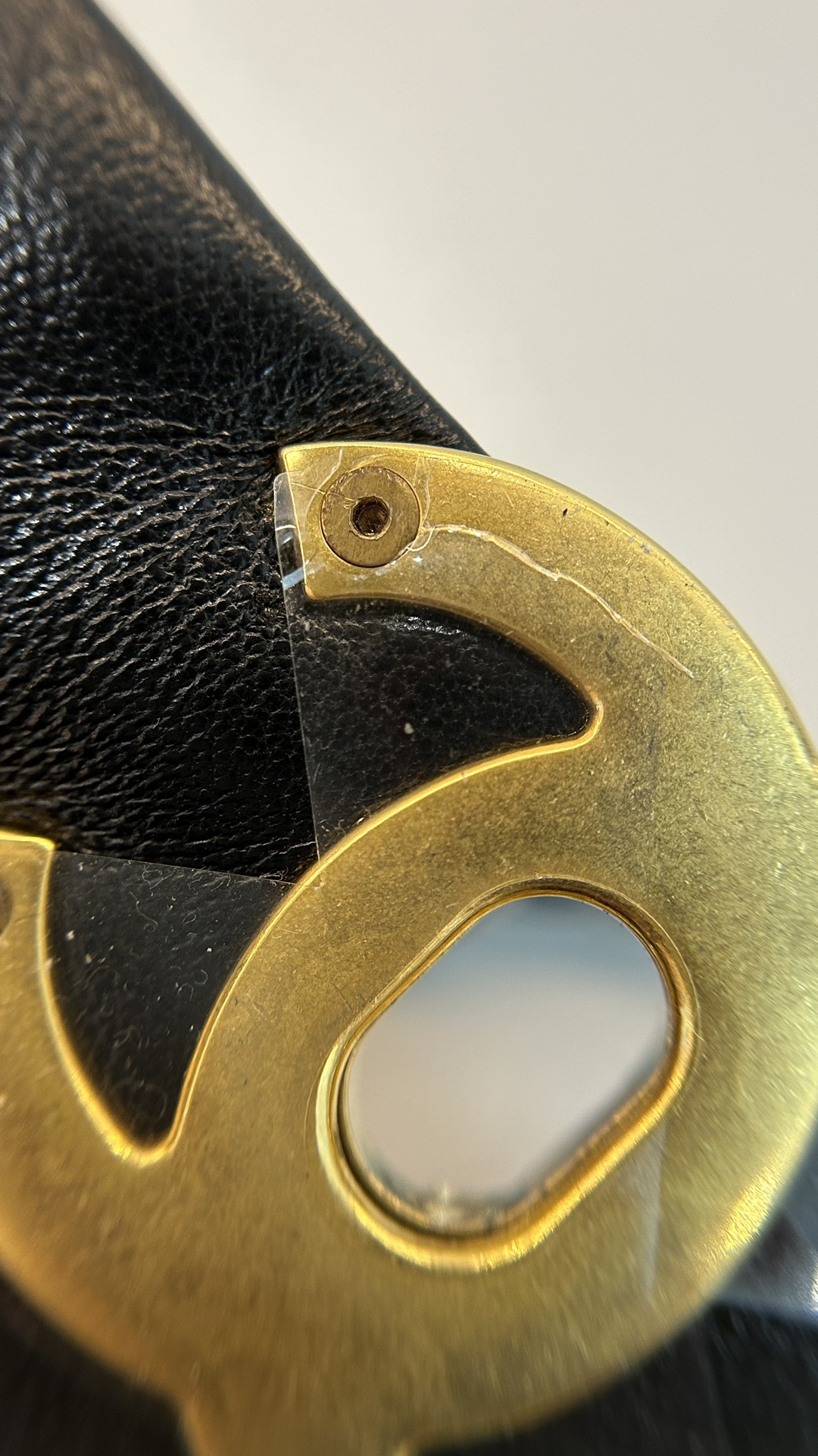 以前我没见过zp的时候以为zp是六角螺丝，拿到zp以后才发现原来正是圆形的螺丝孔