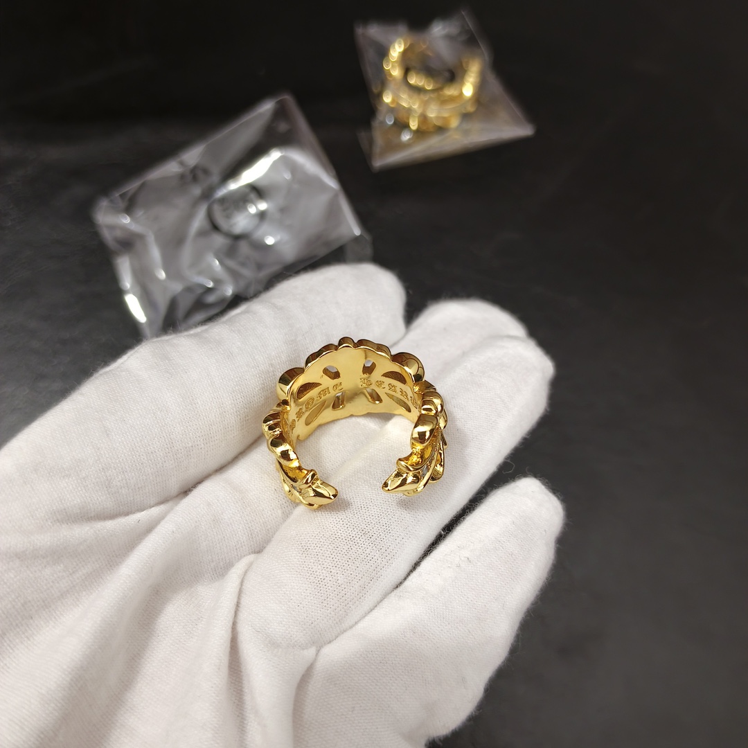 クロムハーツ 黄金戒指 美しさと力強さを兼ね備えたデザイン