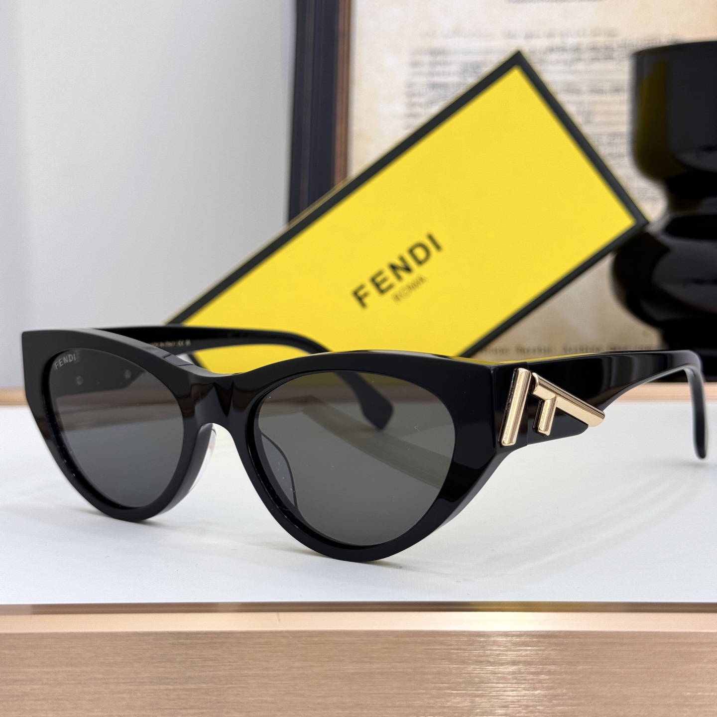 FENDI Sunglasses Acetate Cat Eye Black