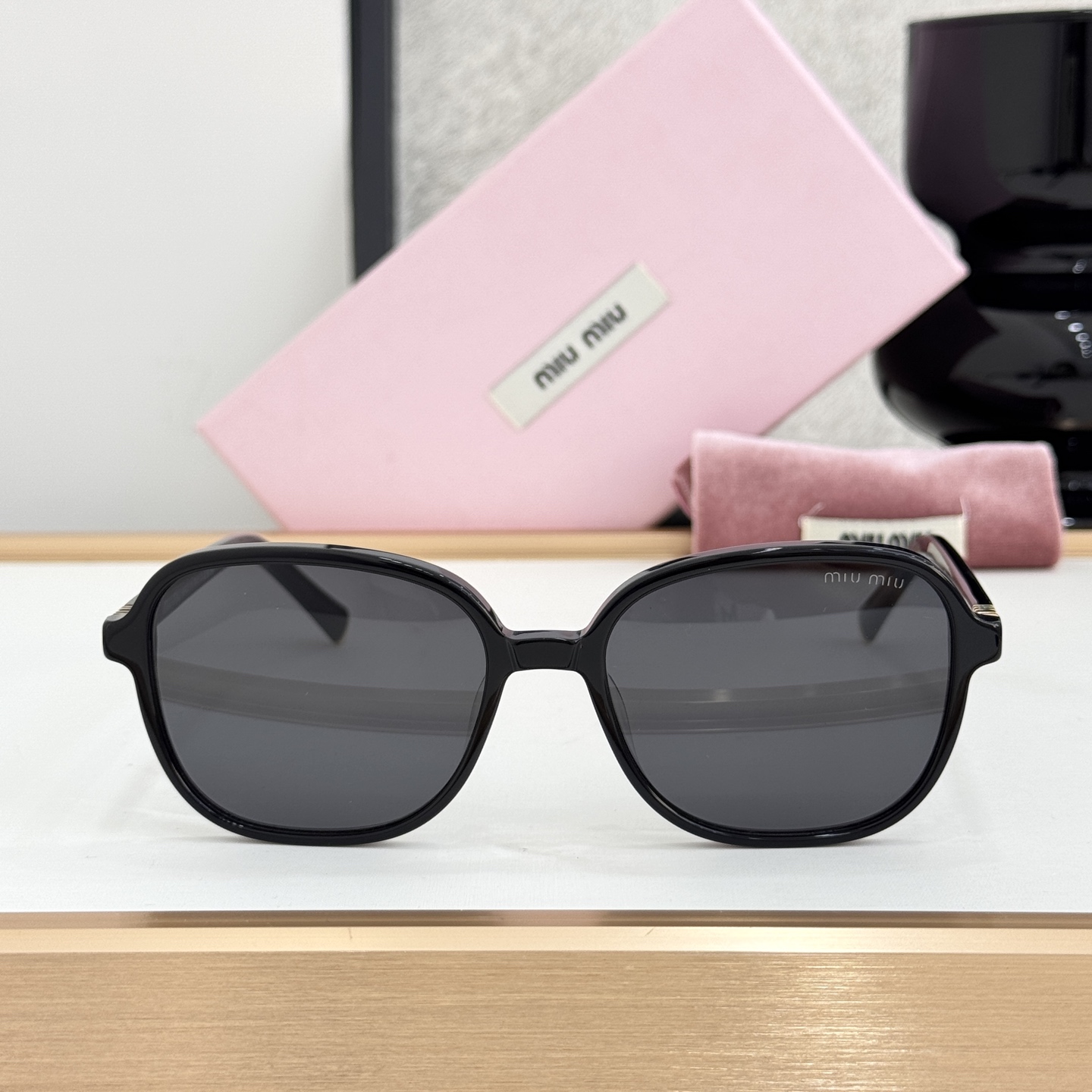 MIU MI* MODELO: OMU A10S TALLA: 54口18-140