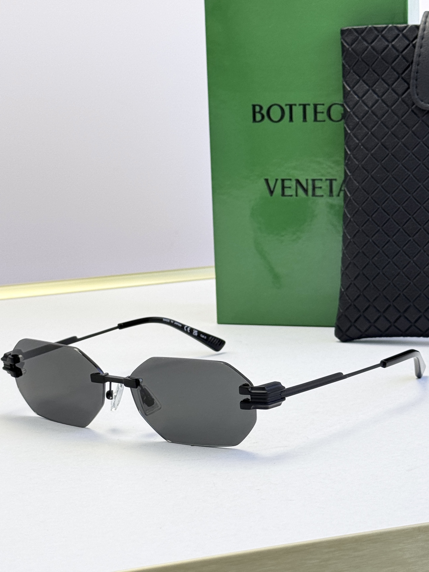 Bottega Veneta 太阳镜 无框 多边形 黑色