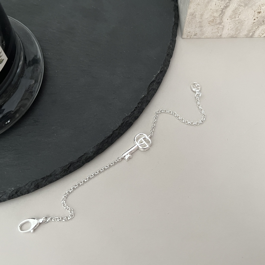 NO:102042,Gucci Gucci 925 sterling silver GG Marmont series bright silver key bracelet Size 17cm 18cm 19cm 20cm, Gucci bracelet, gucci, gucci, bracelet, pure silver19860909Gucci古驰925纯银GG Marmont系列亮银钥匙手链 尺寸17cm 18cm 19cm 20cm,古驰手链,gucci,gucci,bracelet,pure silver,Jewelry