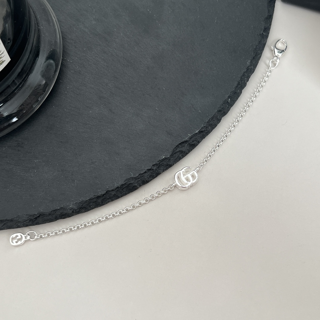 上新 

Gucci古驰GG Marmont系列双G手链

尺寸：16cm 18cm 20cm