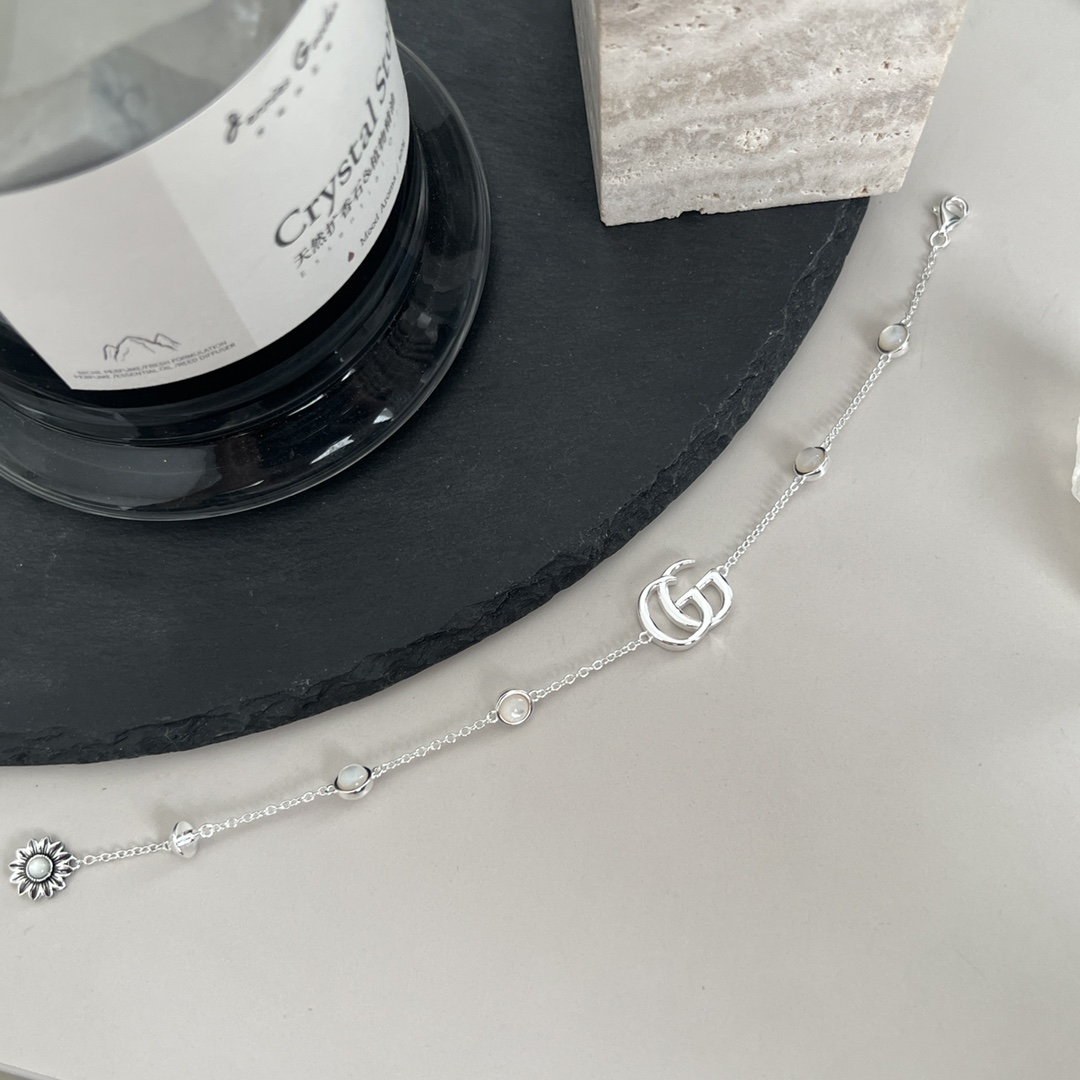 今日上新Gucci古驰925纯银GGmarmont系列珍珠贝母手链尺寸20cm可调节