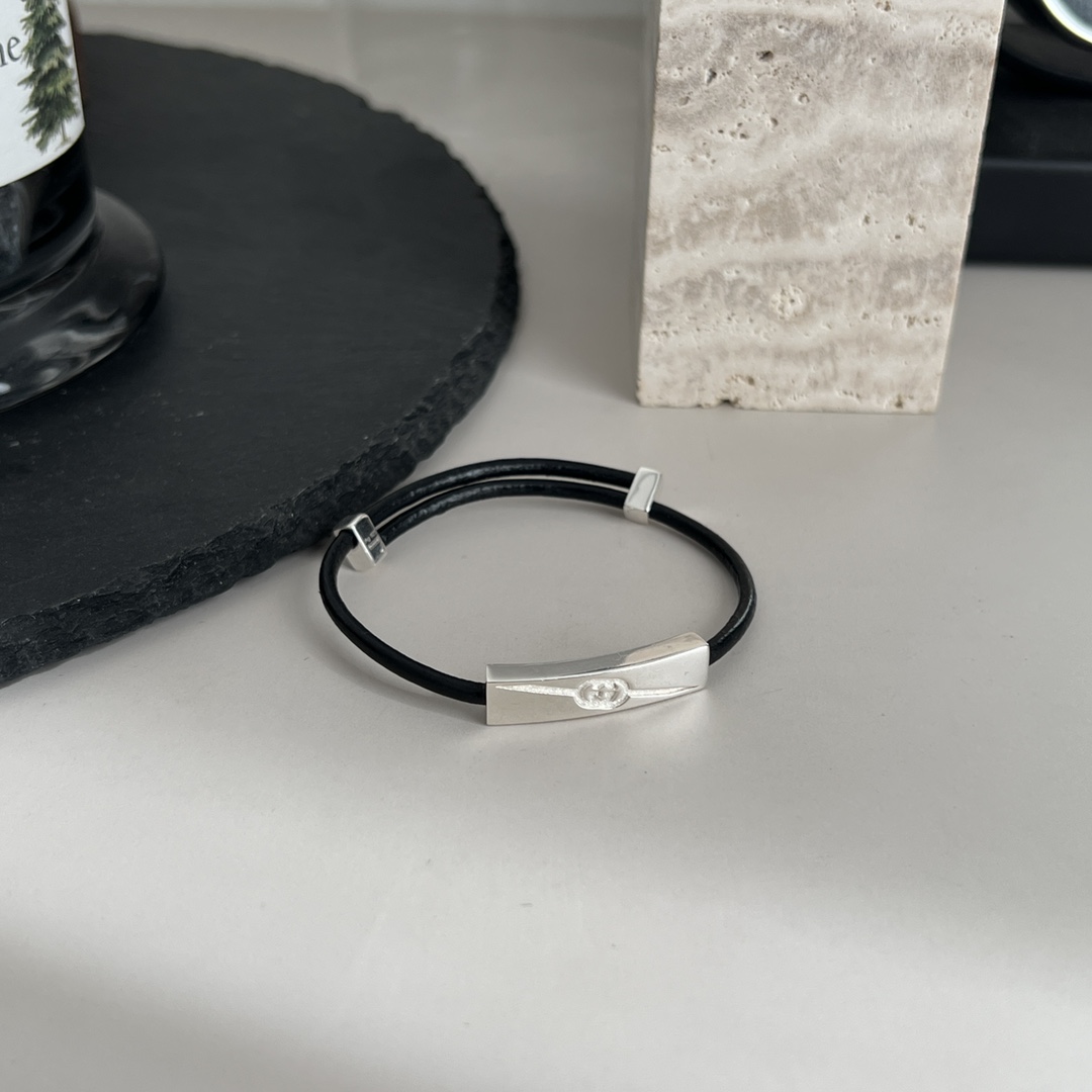 NO:574225,Gucci Gucci 925 sterling silver twill interlocking leather cord bracelet size 20cm adjustable, Gucci bracelet, gucci, gucci, bracelet, pure silver19860909Gucci古驰925纯银斜纹互扣式皮绳手链 尺寸20cm可调节,古驰手链,gucci,gucci,bracelet,pure silver,Jewelry